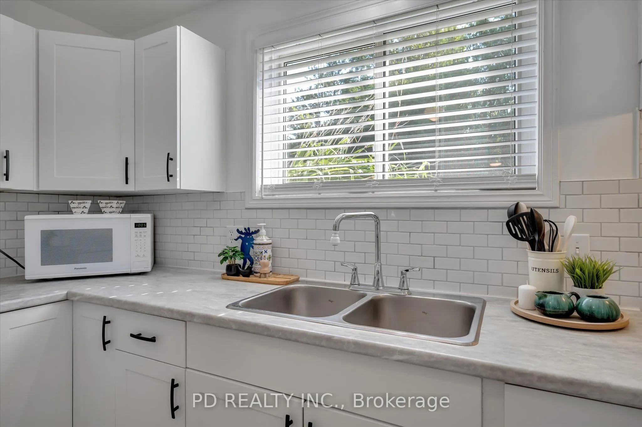 102 Rita Crescent, #C