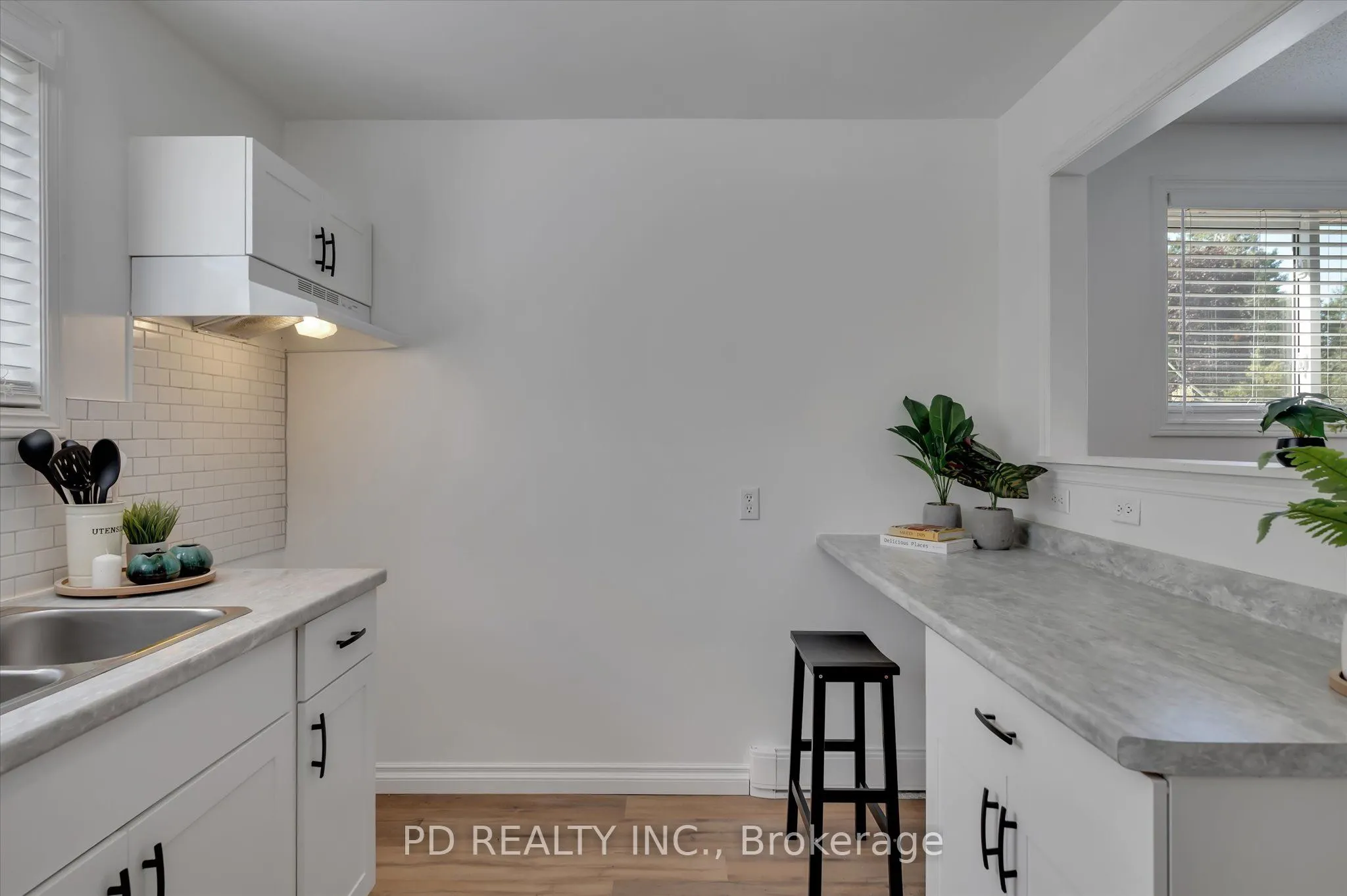 102 Rita Crescent, #C