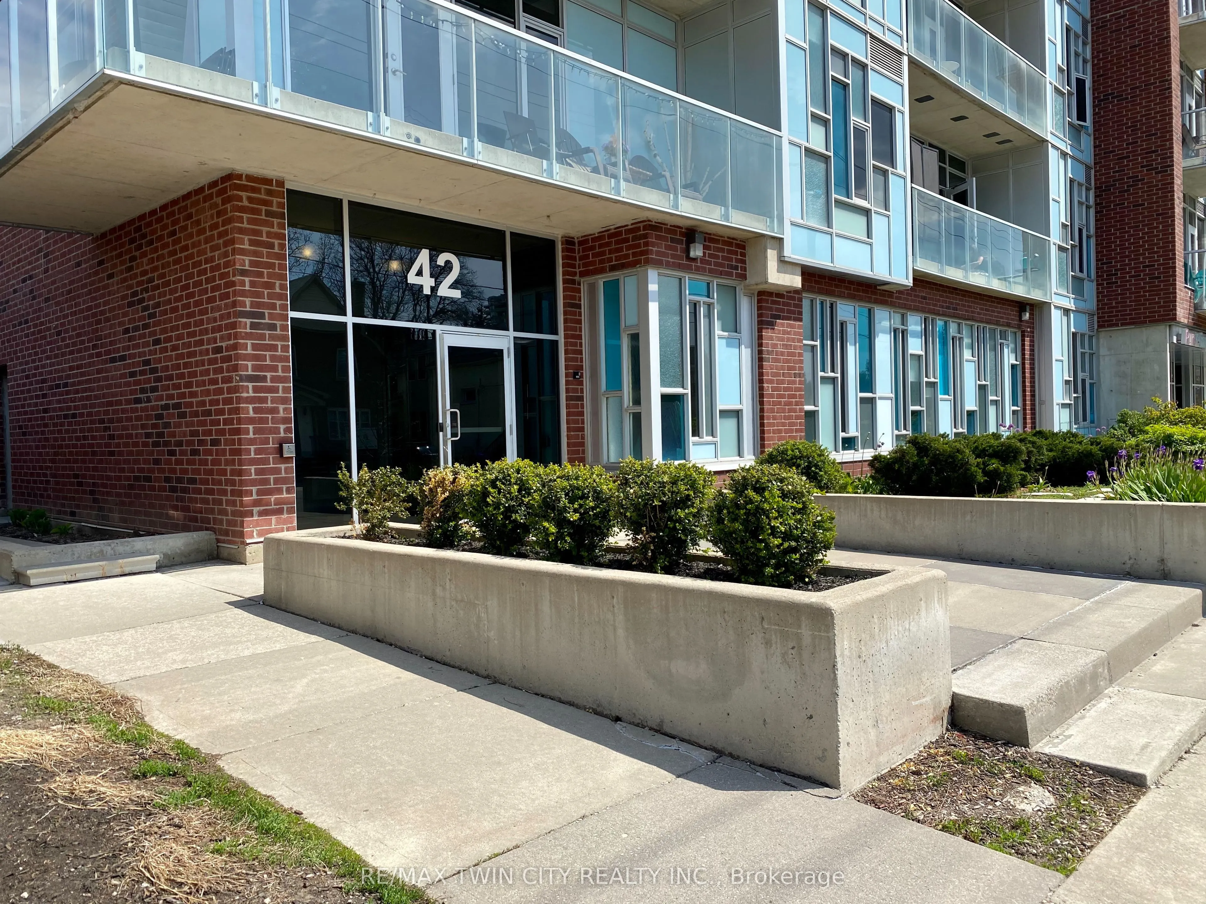 42 Bridgeport Road E, #309