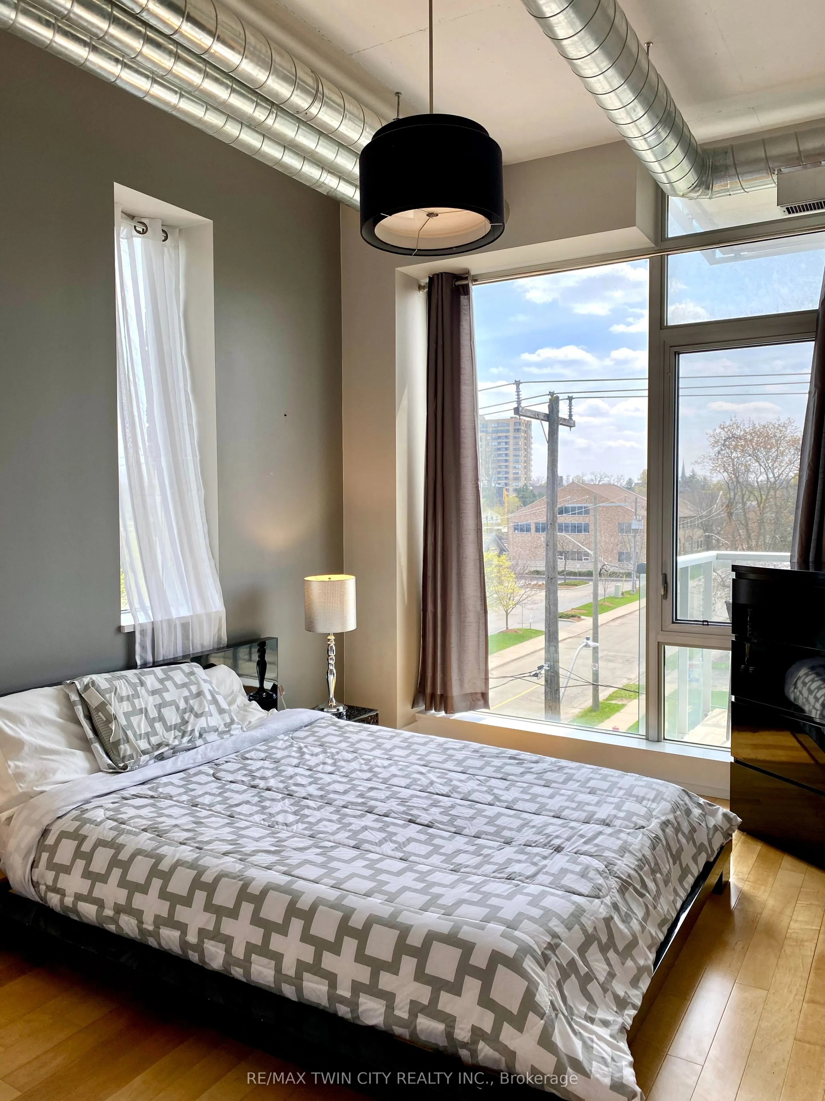 42 Bridgeport Road E, #309