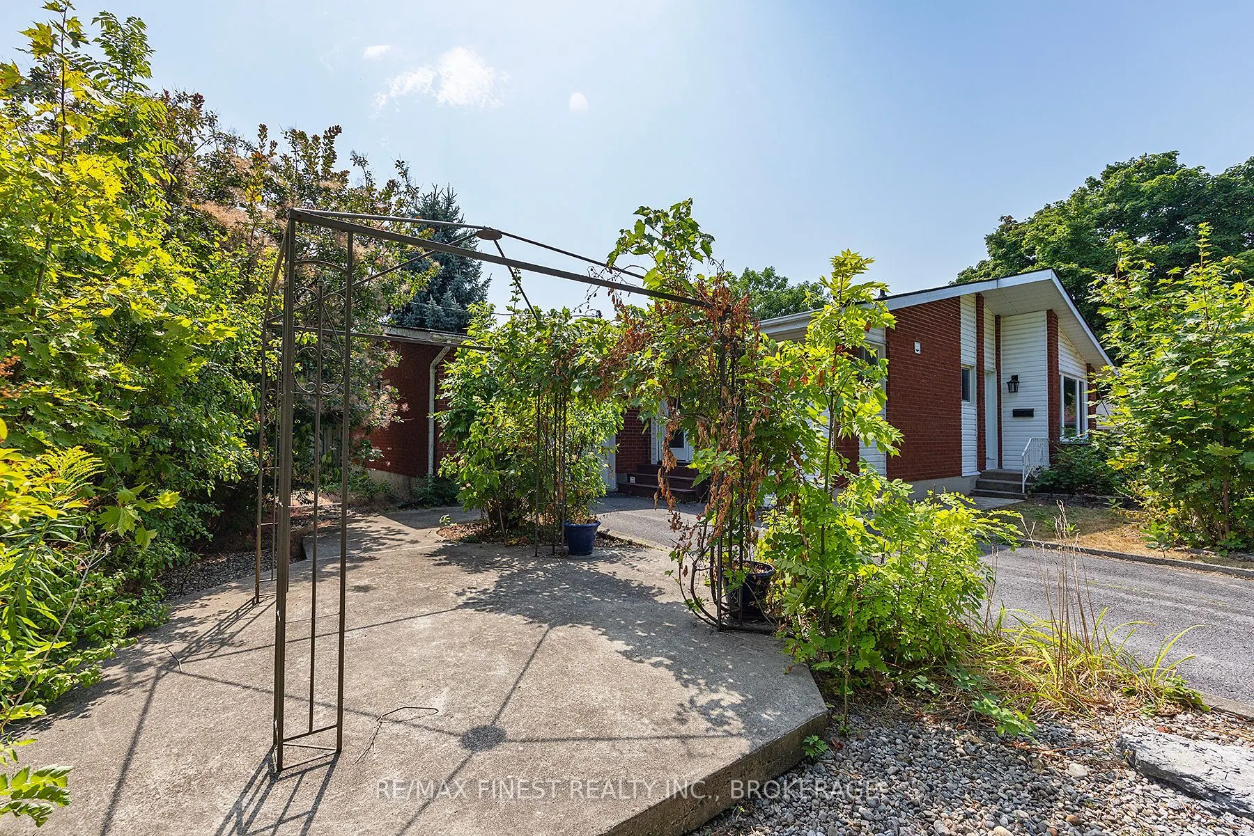5 MICHAEL GRASS Crescent
