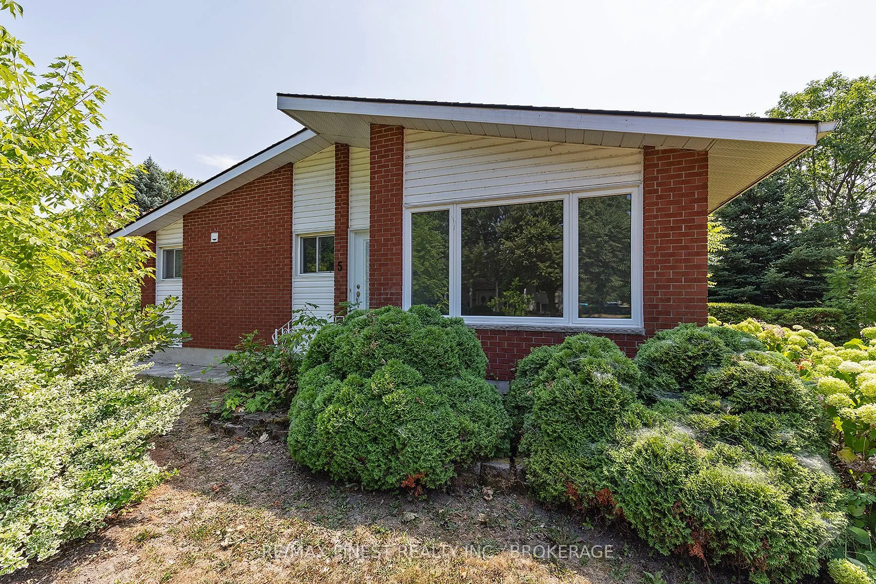 5 MICHAEL GRASS Crescent