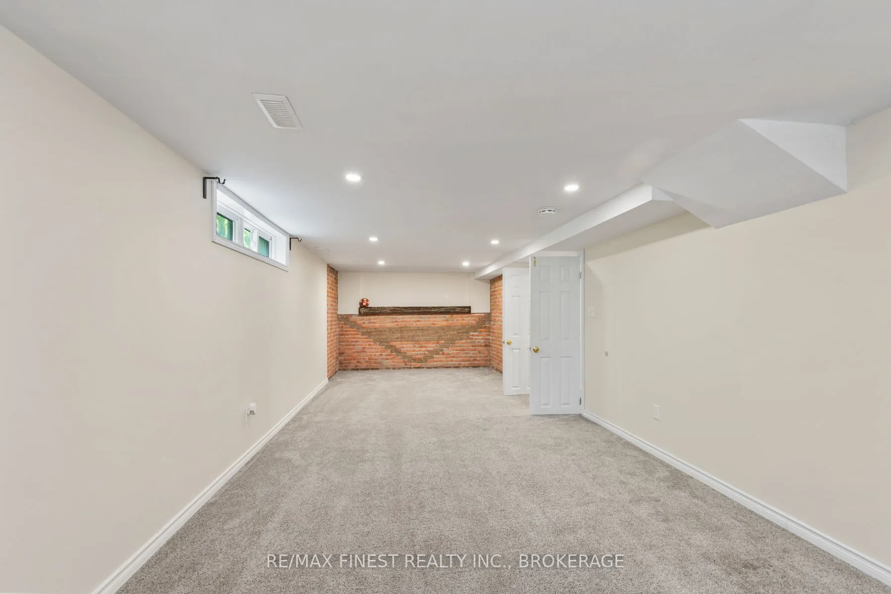 5 MICHAEL GRASS Crescent