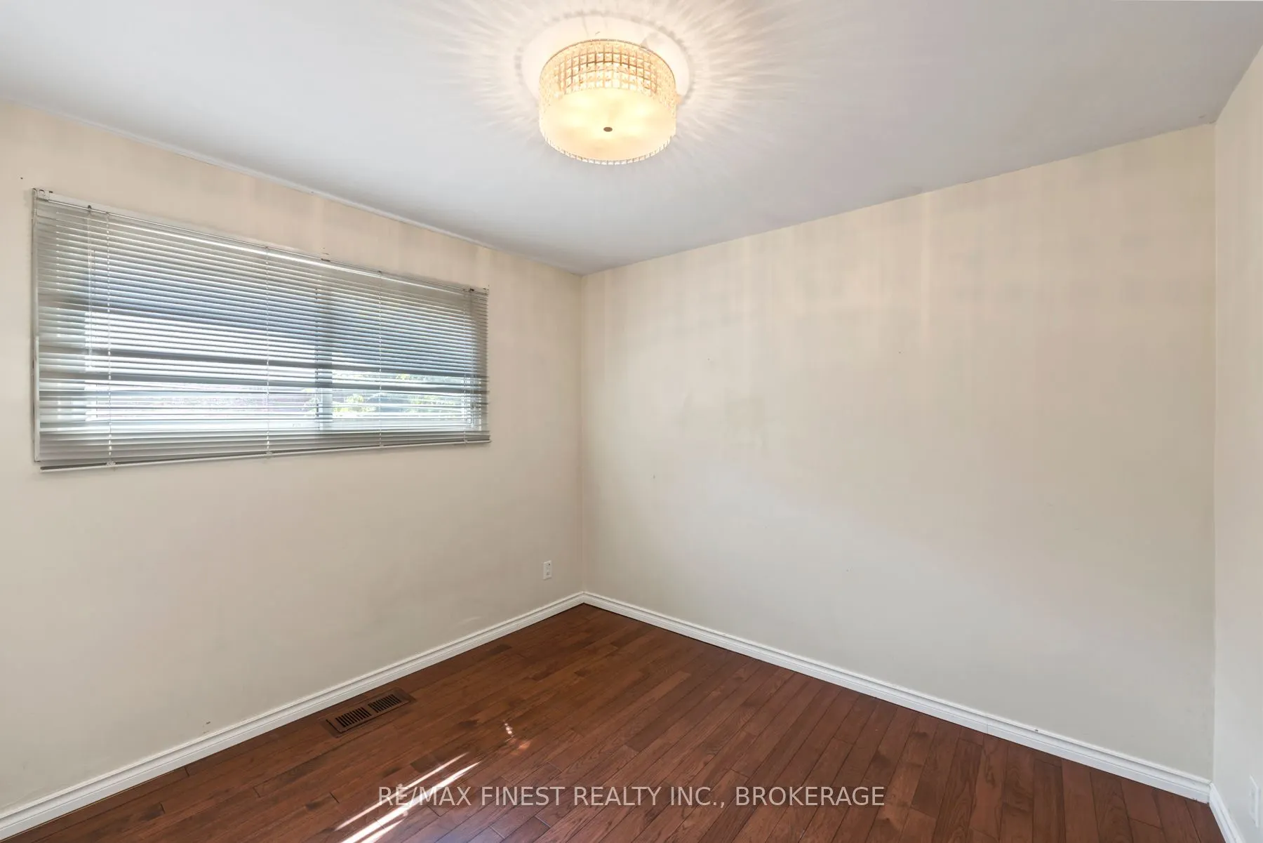 5 MICHAEL GRASS Crescent