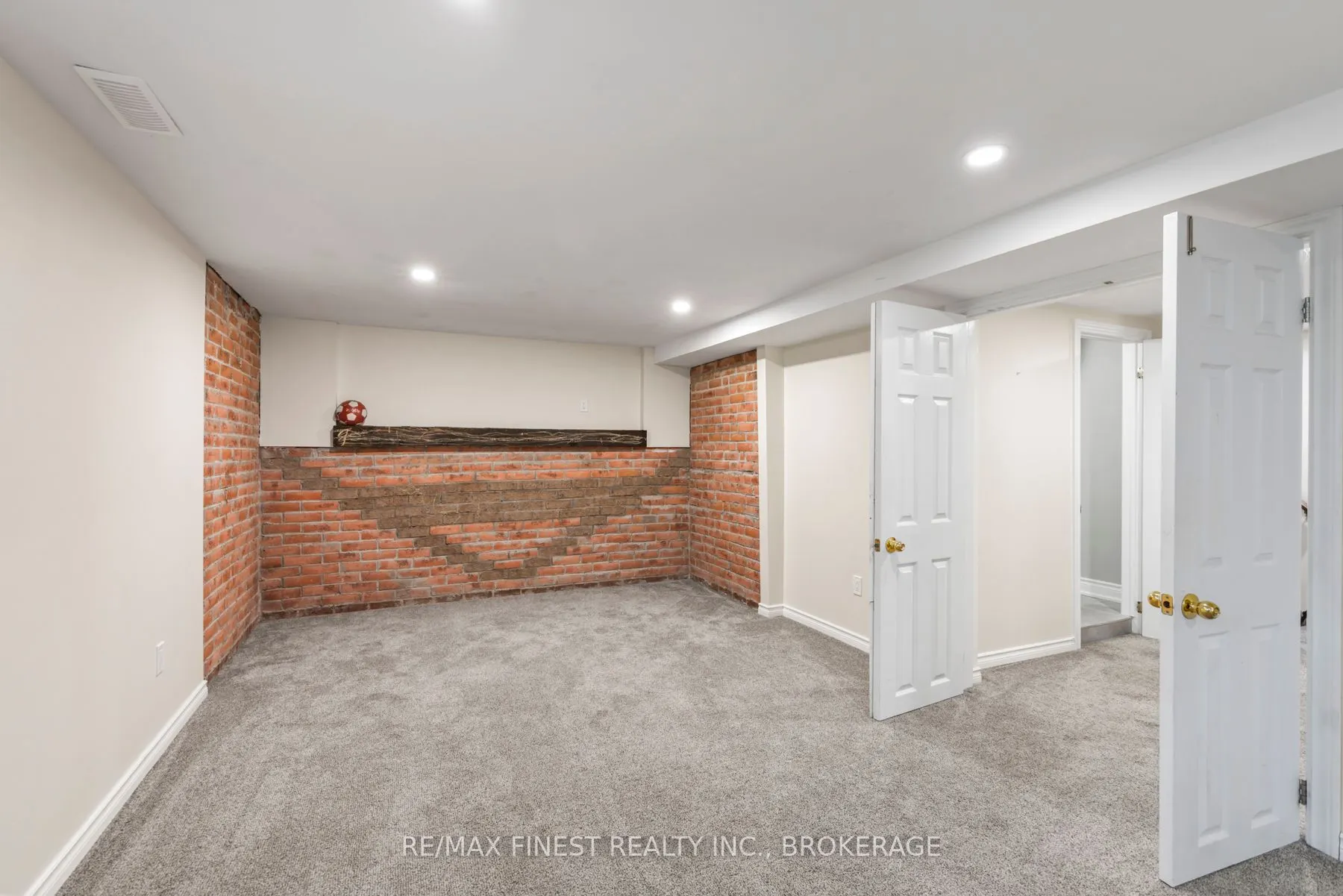 5 MICHAEL GRASS Crescent