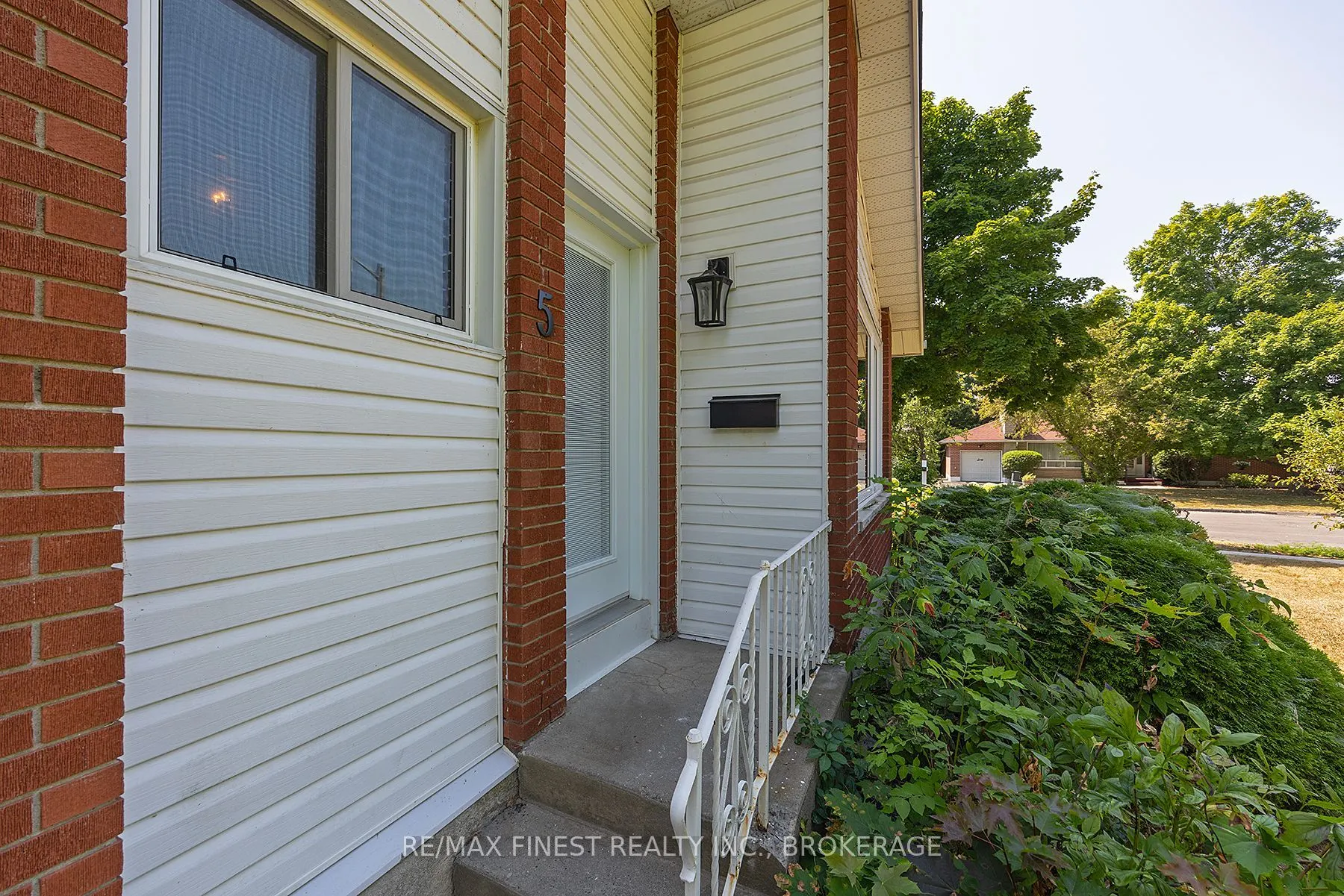 5 MICHAEL GRASS Crescent