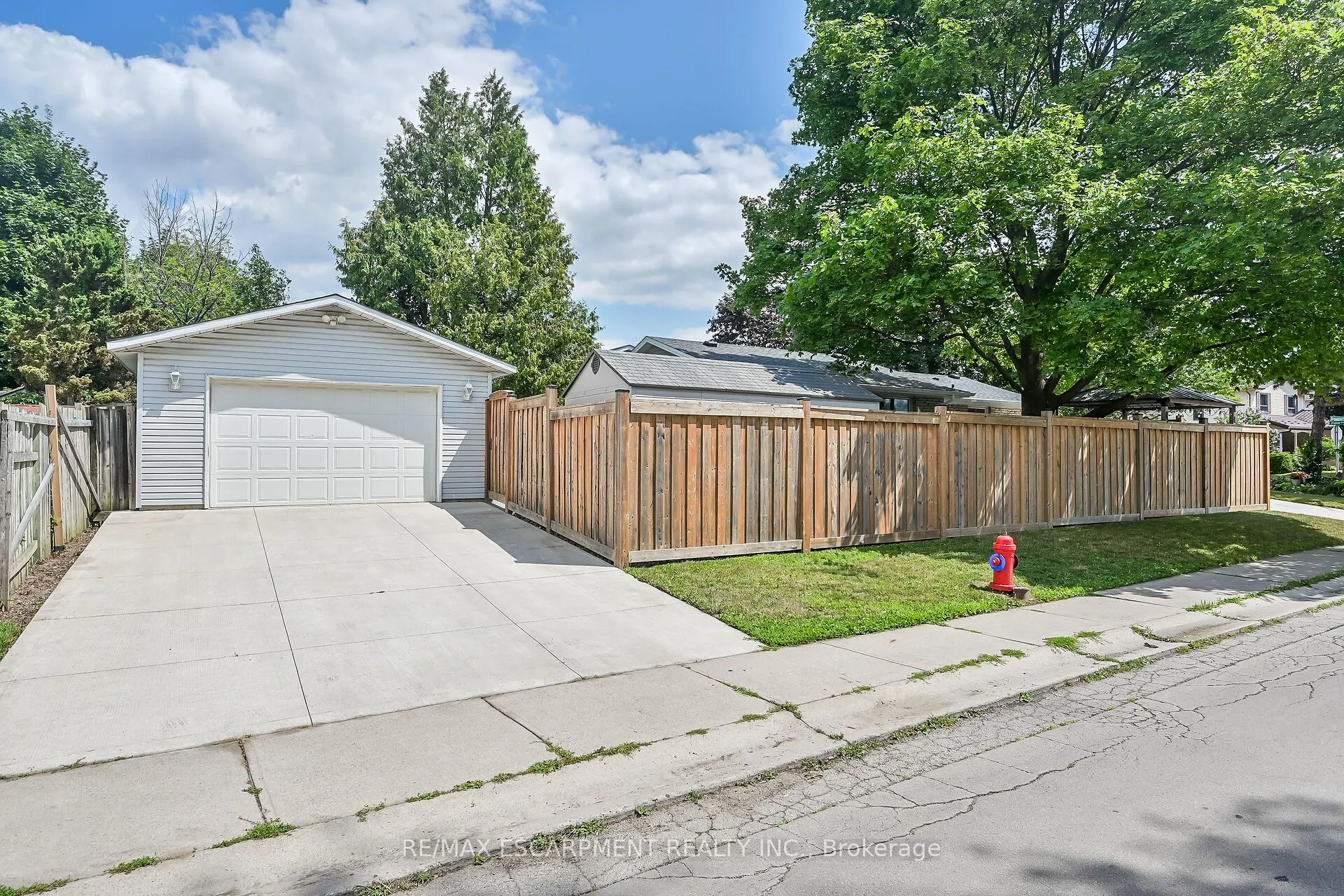 146 FIONA Crescent