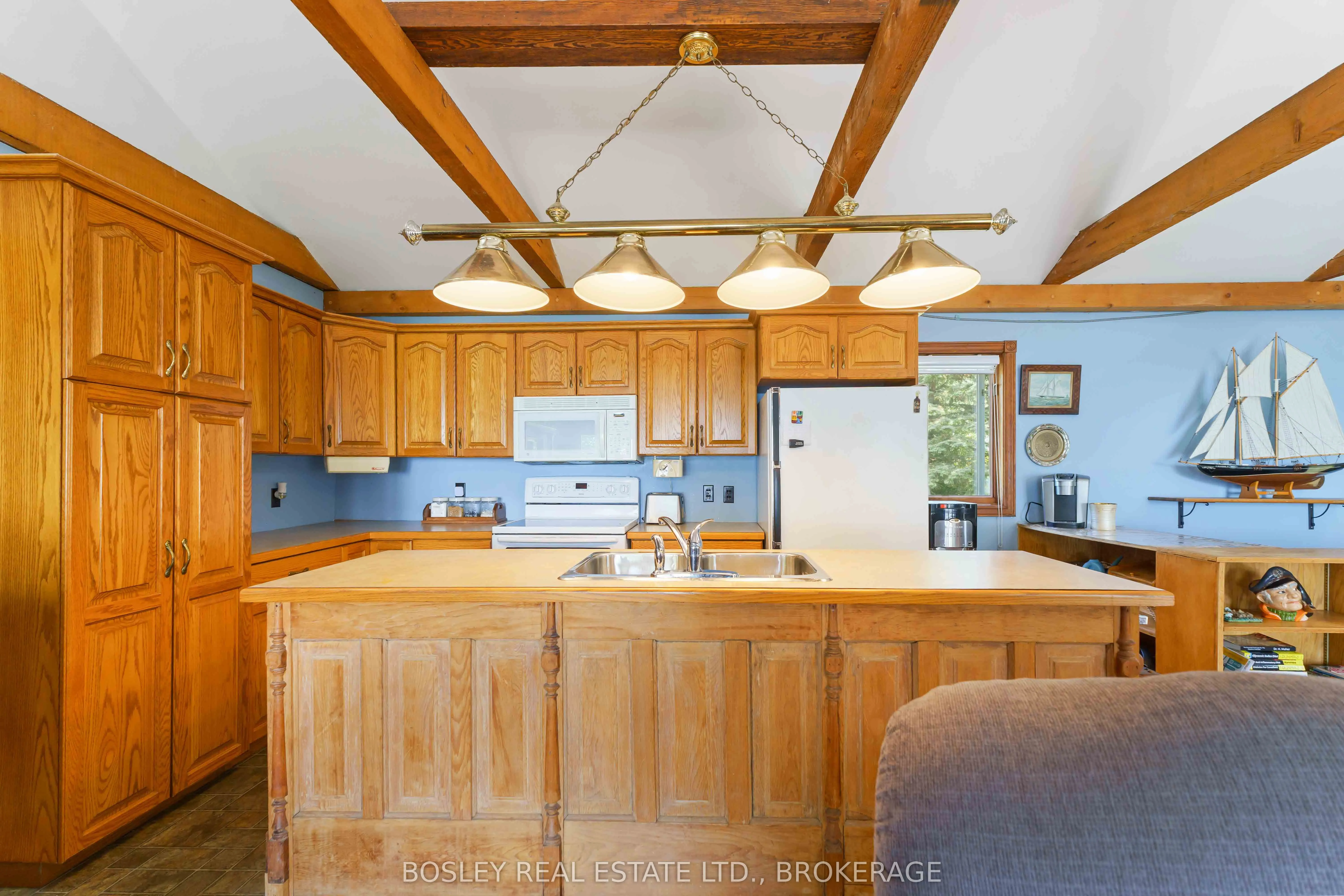 557 EDGEWATER Place