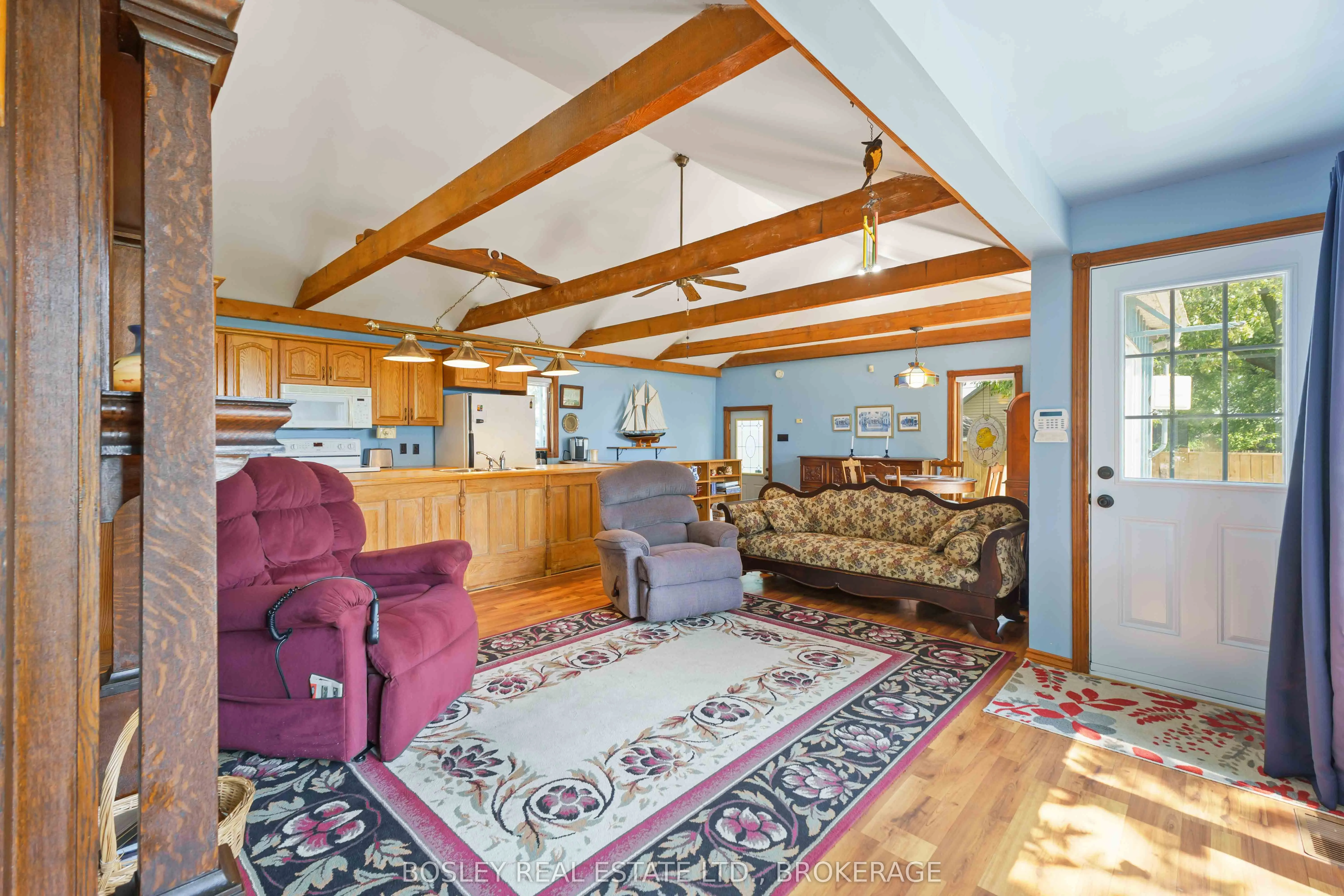 557 EDGEWATER Place