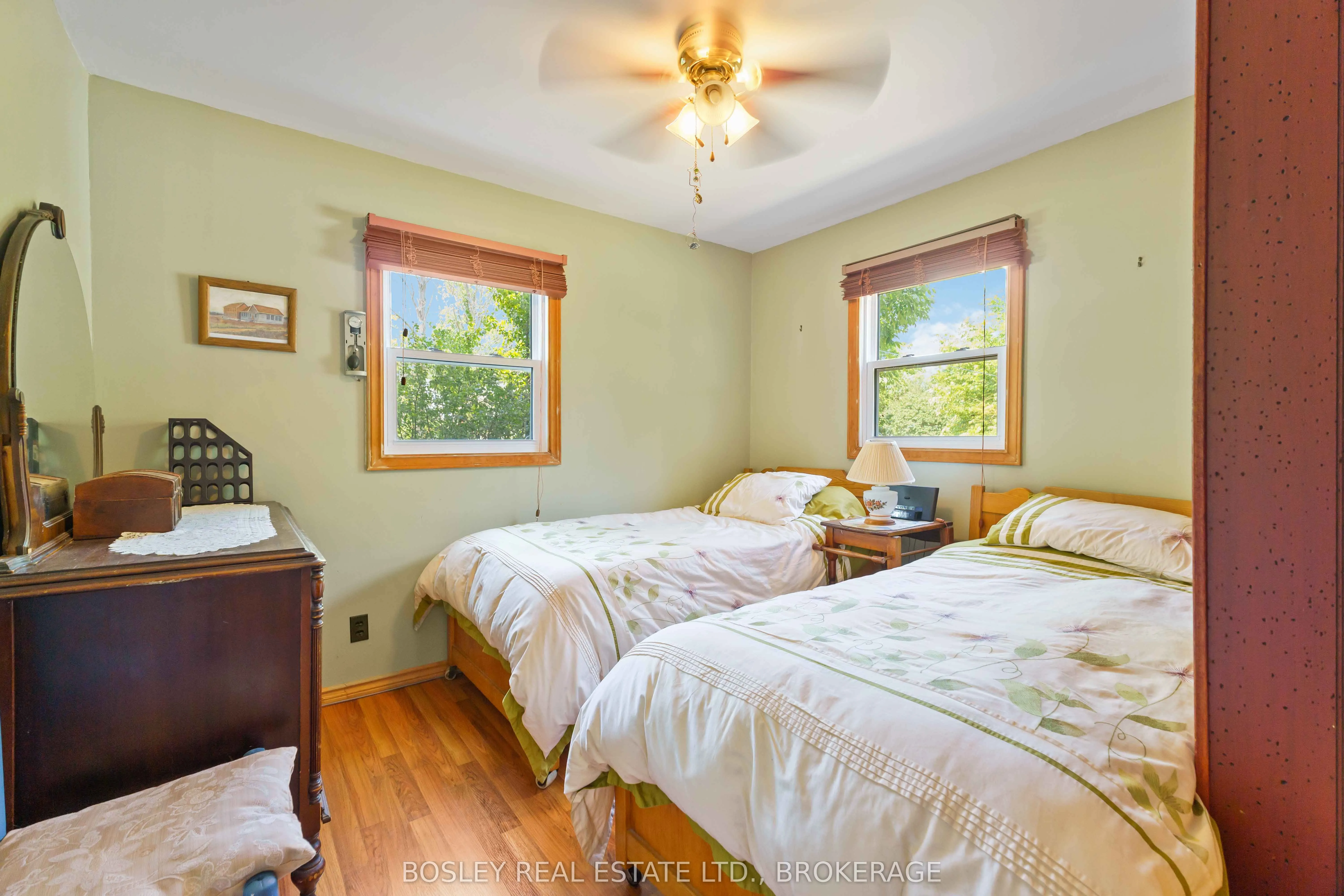 557 EDGEWATER Place