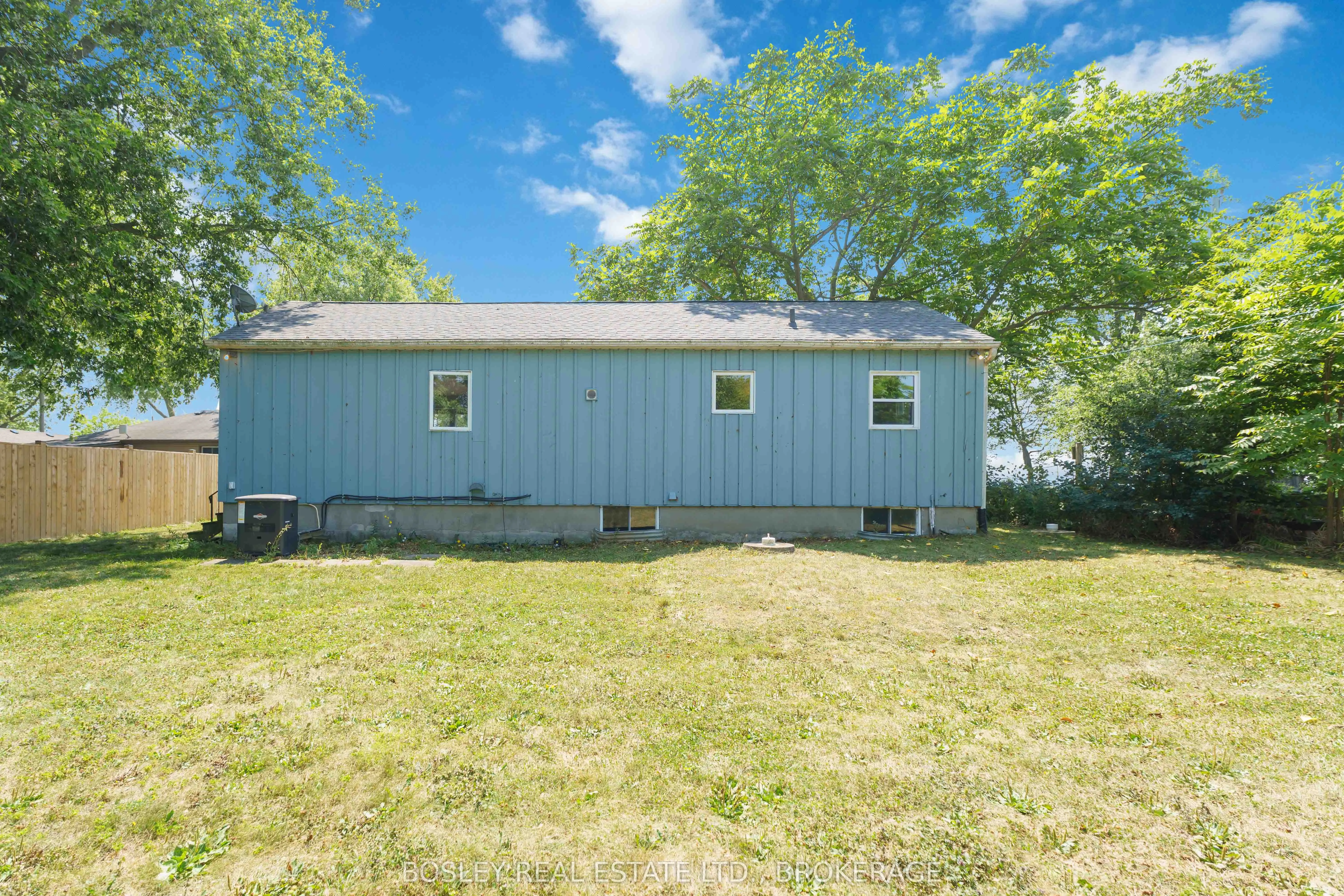 557 EDGEWATER Place