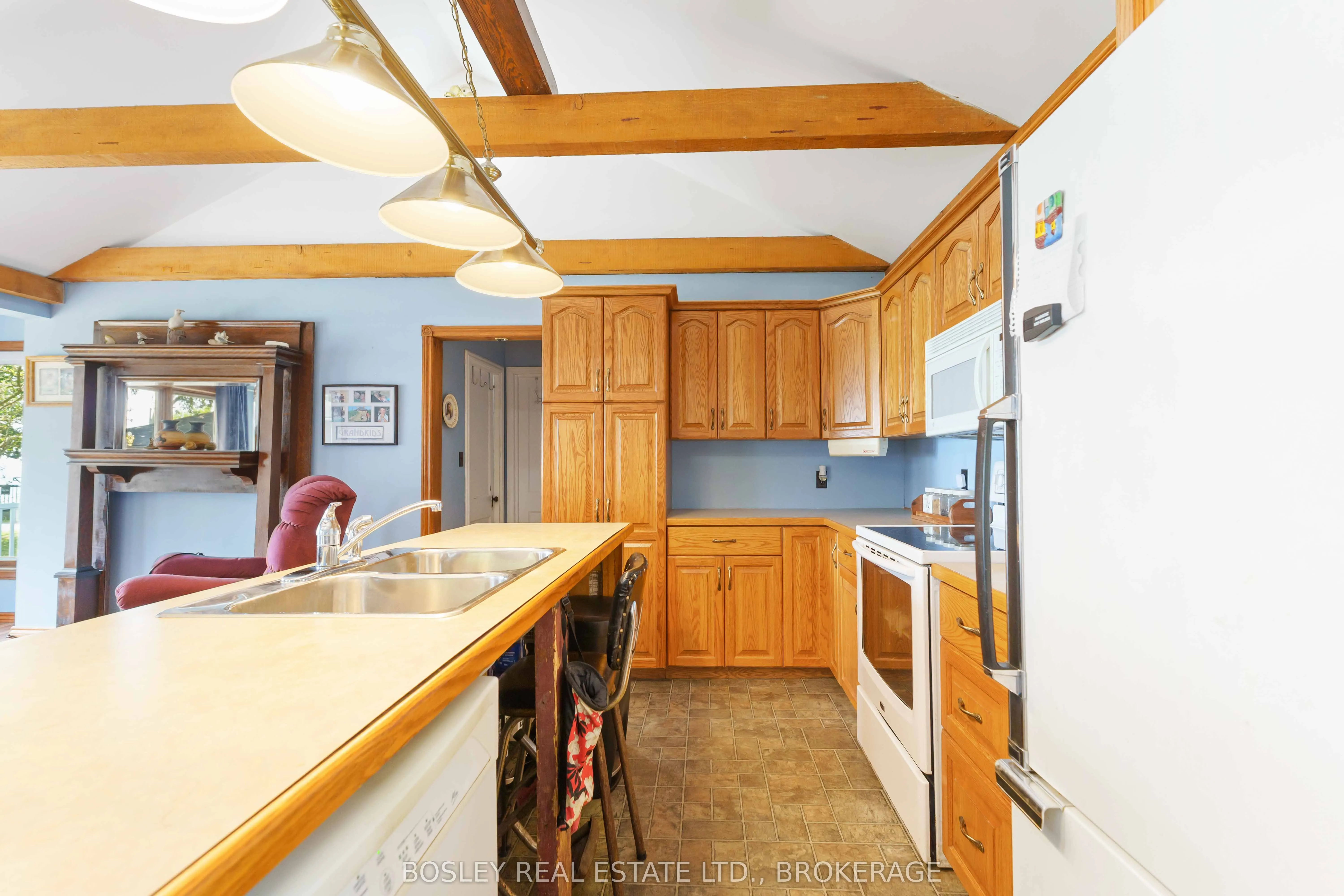 557 EDGEWATER Place