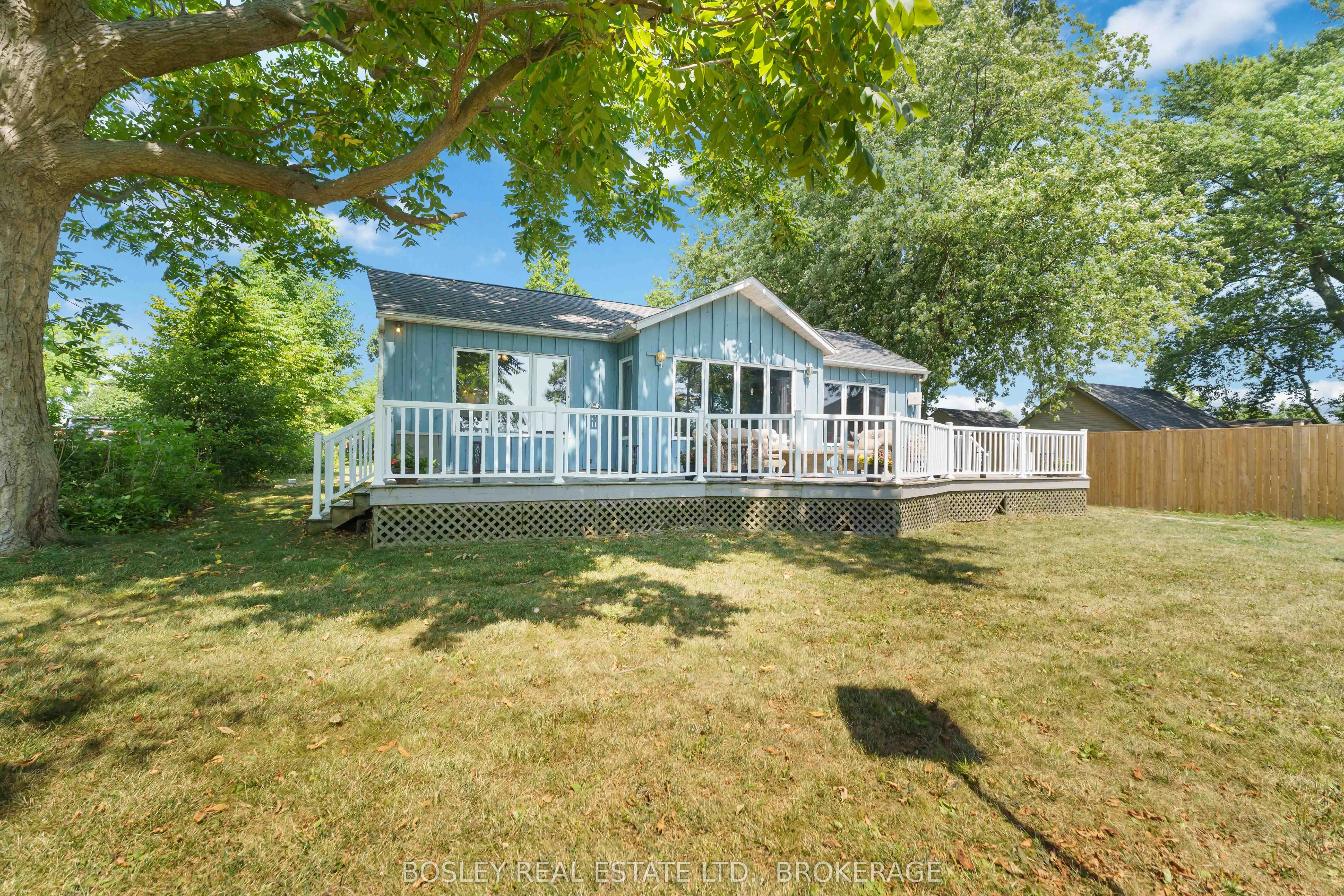 557 EDGEWATER Place