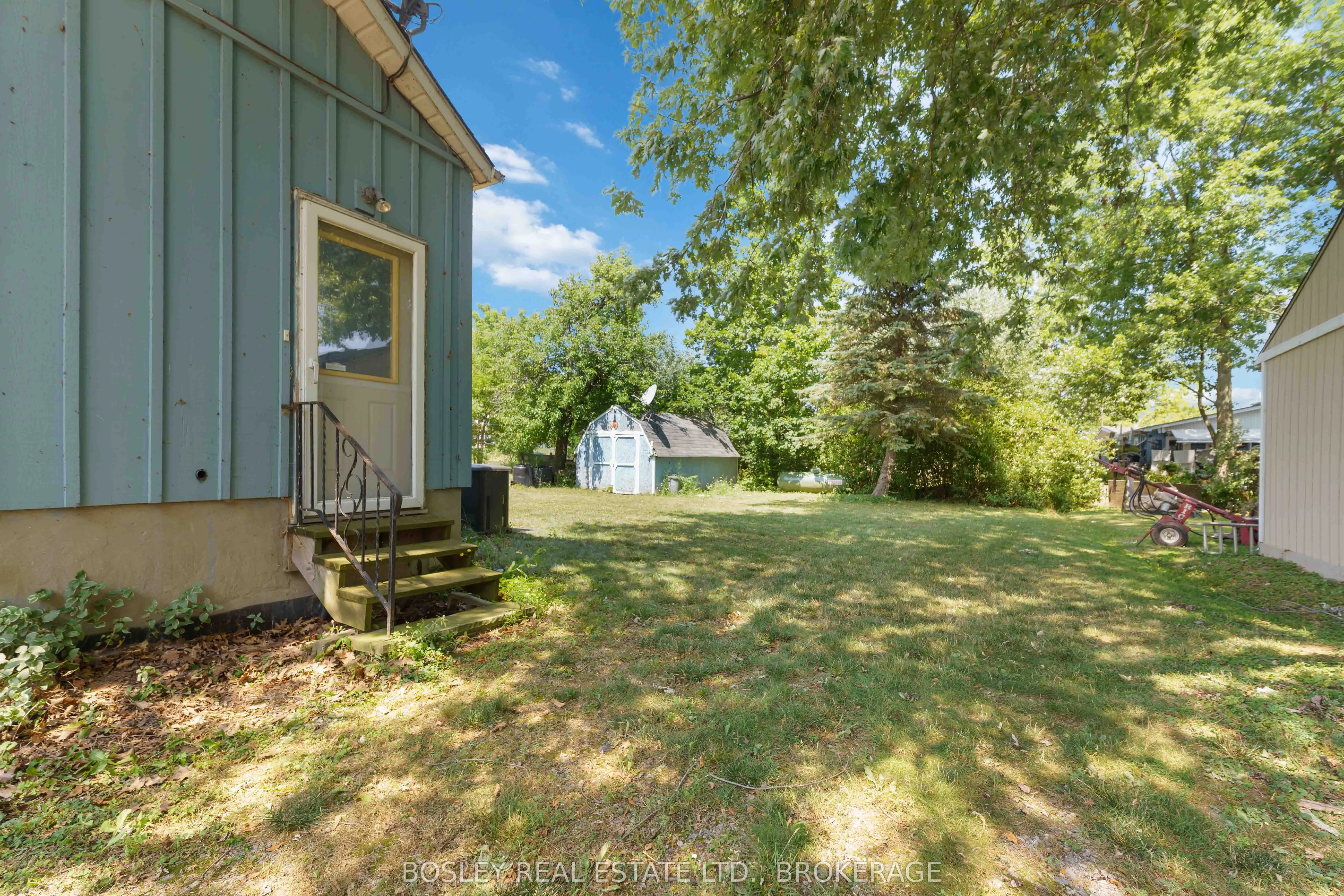 557 EDGEWATER Place
