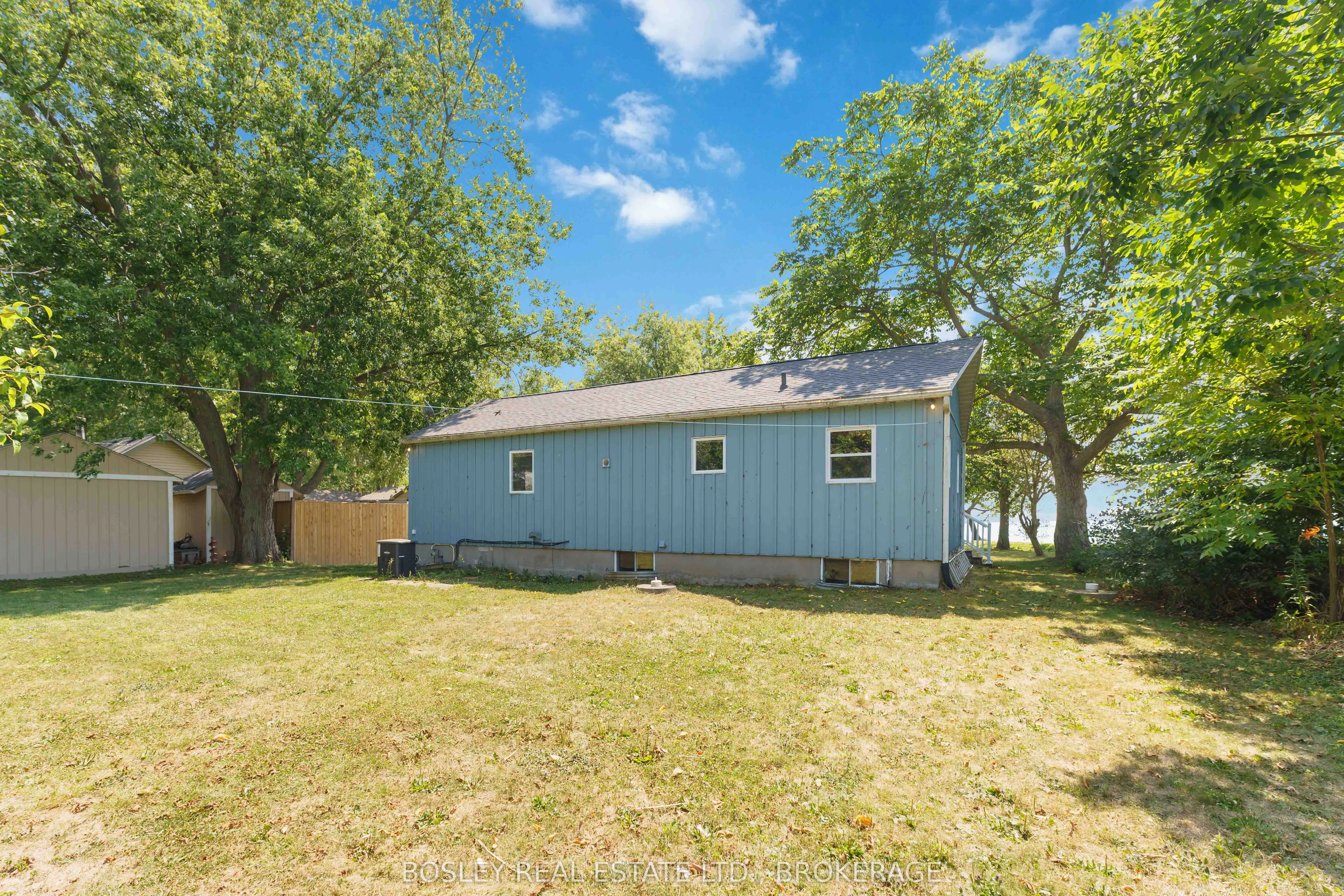 557 EDGEWATER Place