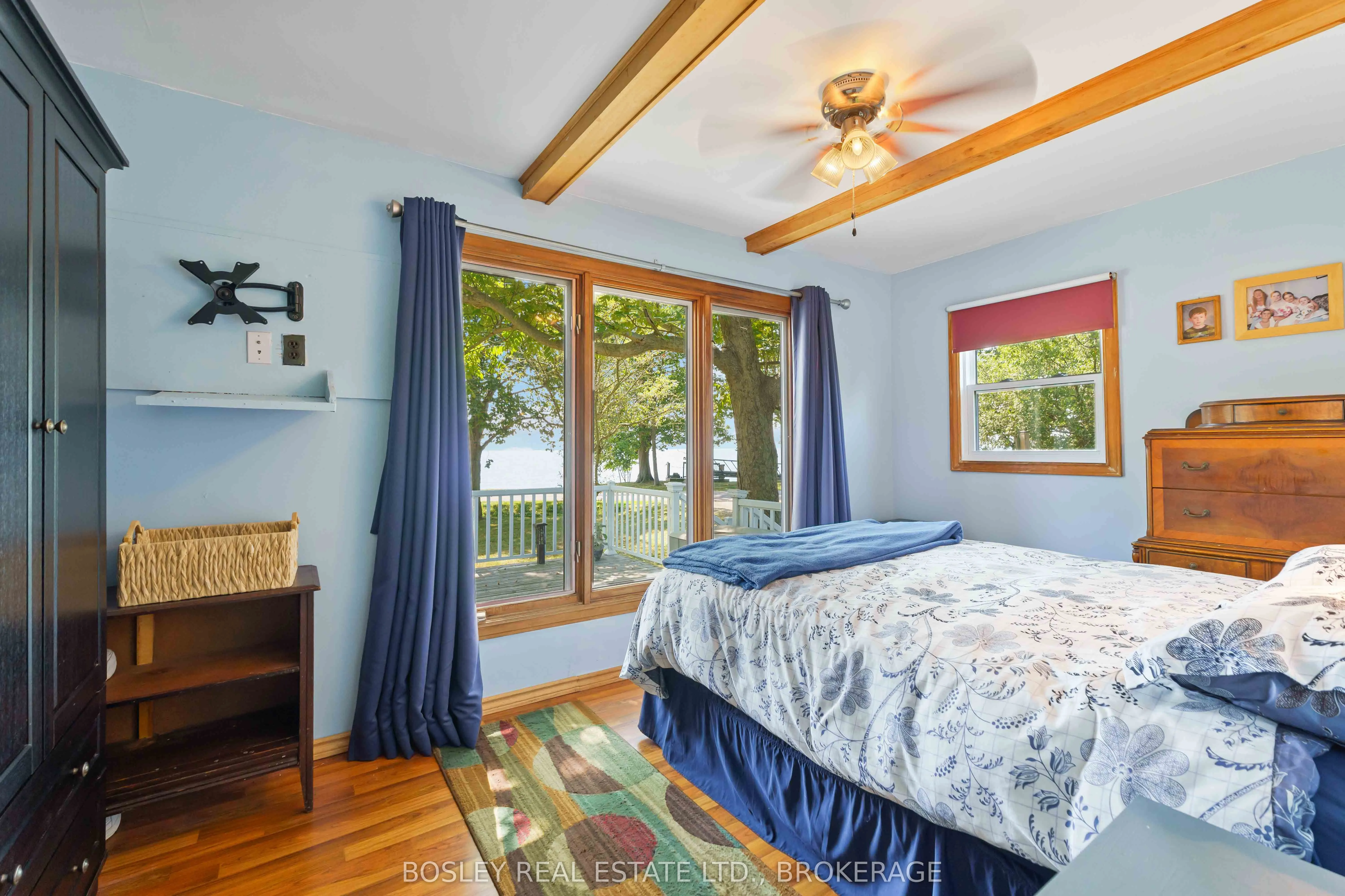 557 EDGEWATER Place
