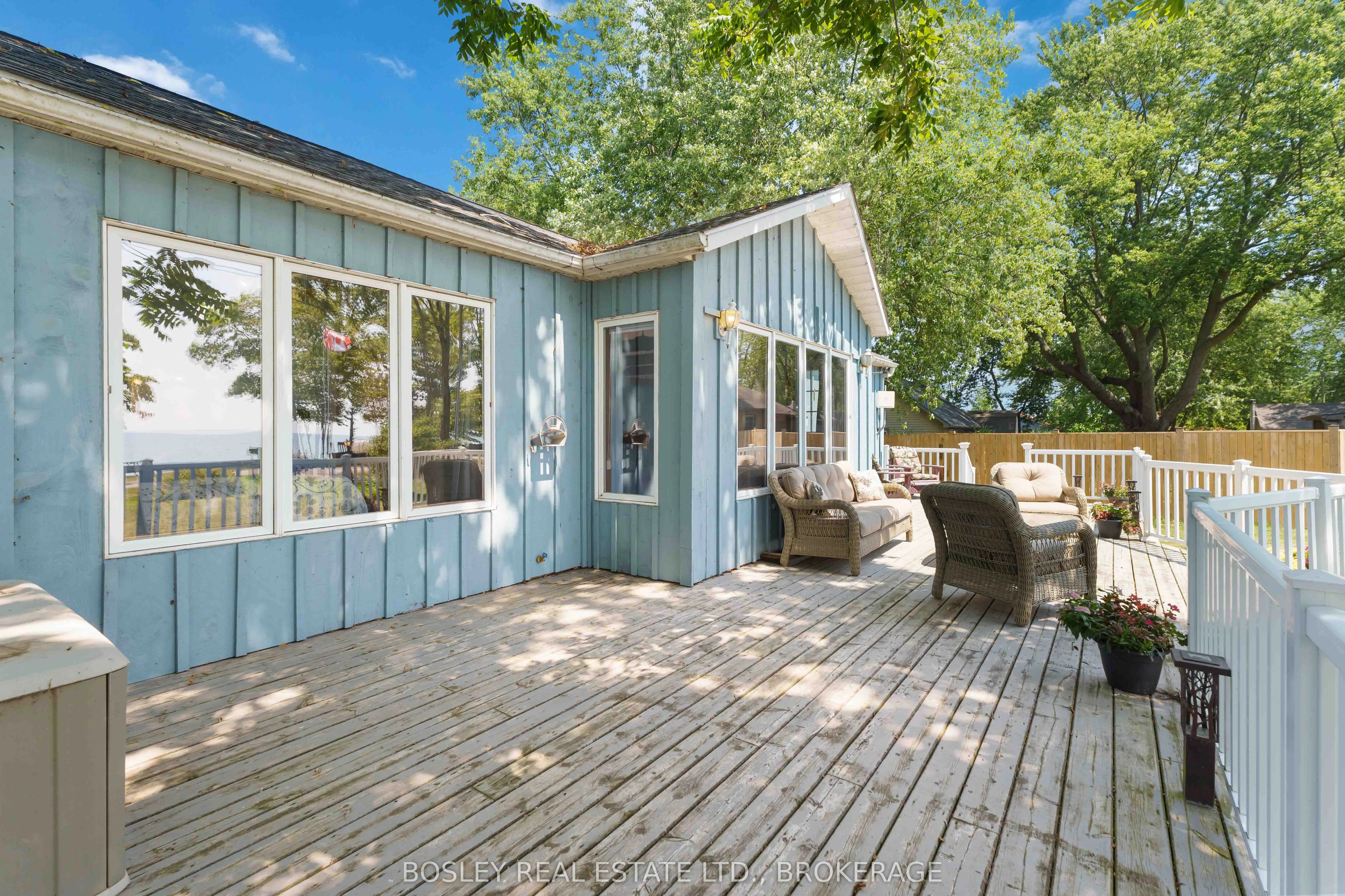 557 EDGEWATER Place