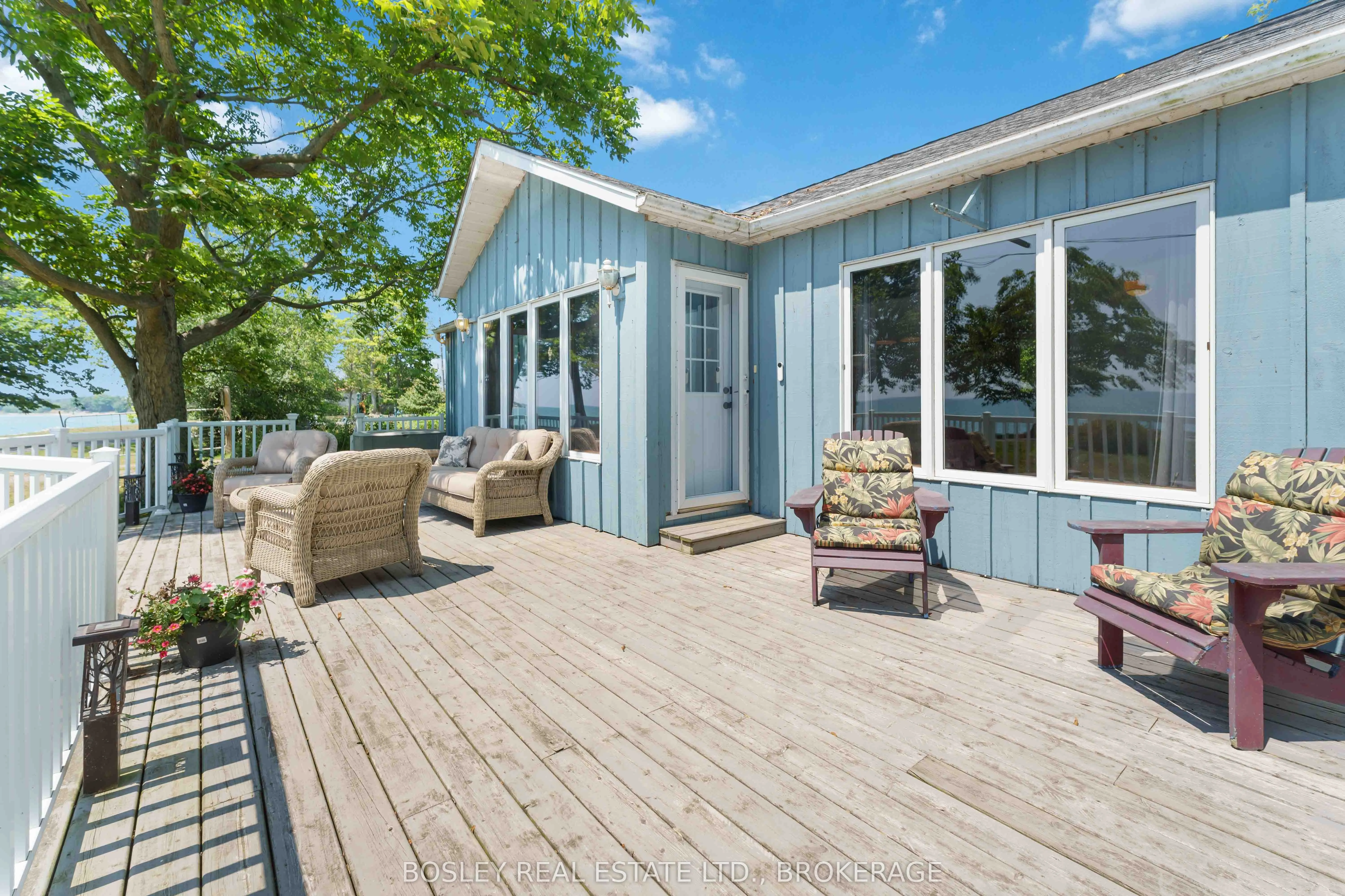 557 EDGEWATER Place