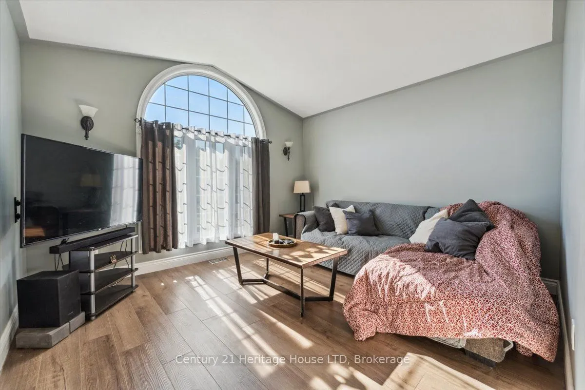 253 St Lawrence Drive