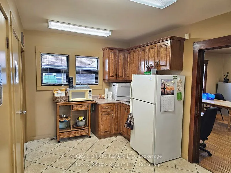 6974 Lundys Lane