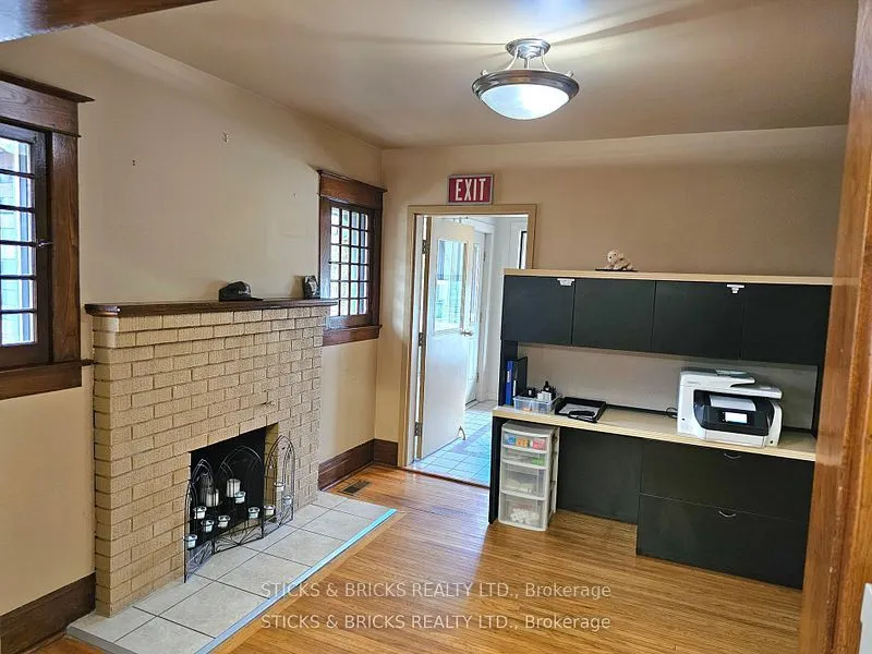 6974 Lundys Lane