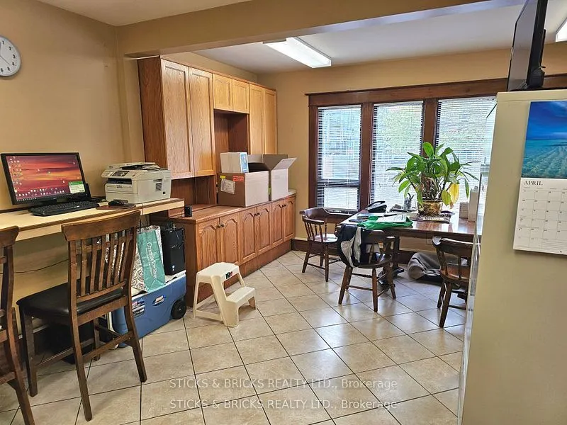 6974 Lundys Lane