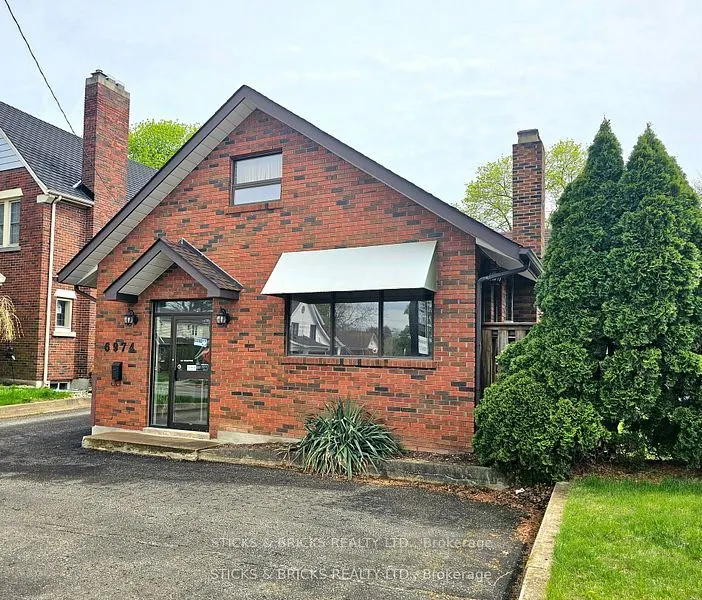 6974 Lundys Lane