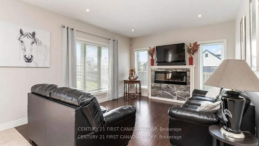 102 Caverhill Crescent