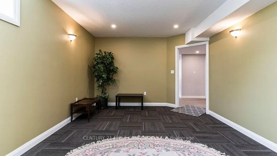 102 Caverhill Crescent