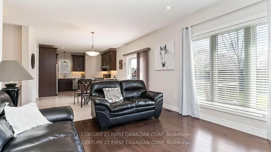 102 Caverhill Crescent
