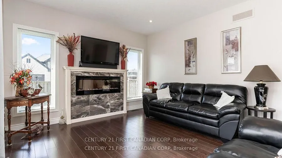 102 Caverhill Crescent