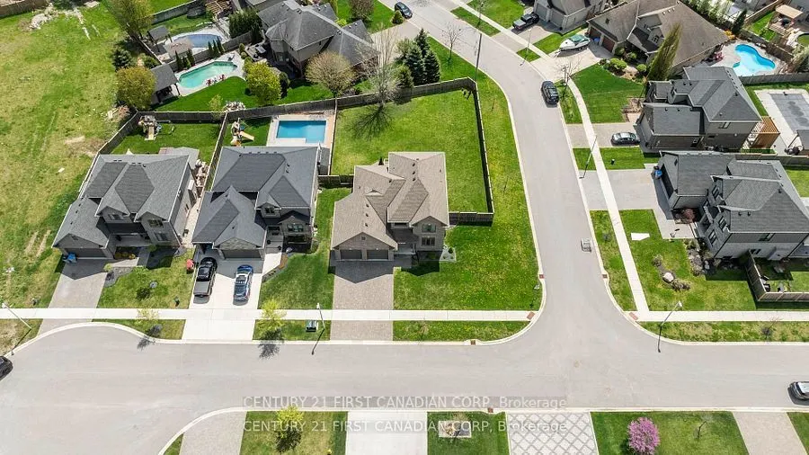 102 Caverhill Crescent
