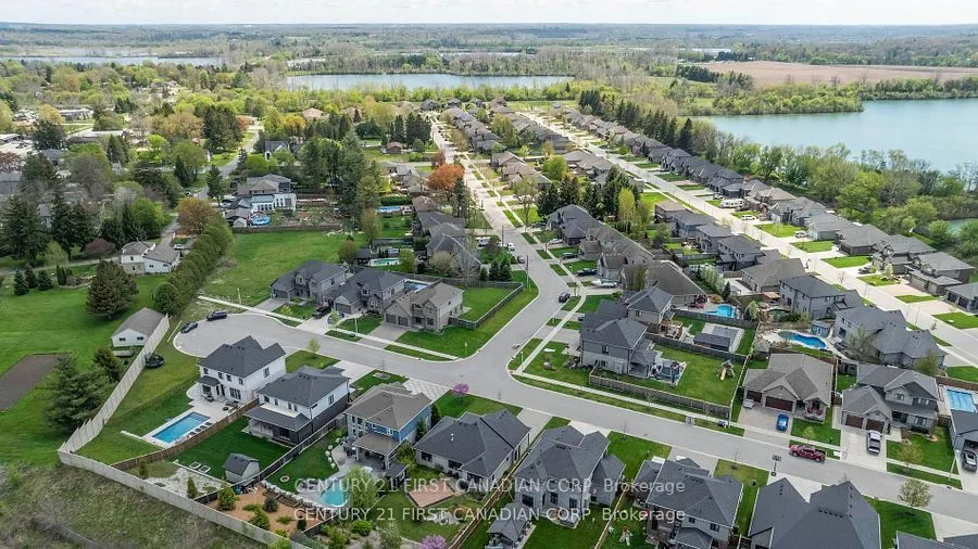 102 Caverhill Crescent