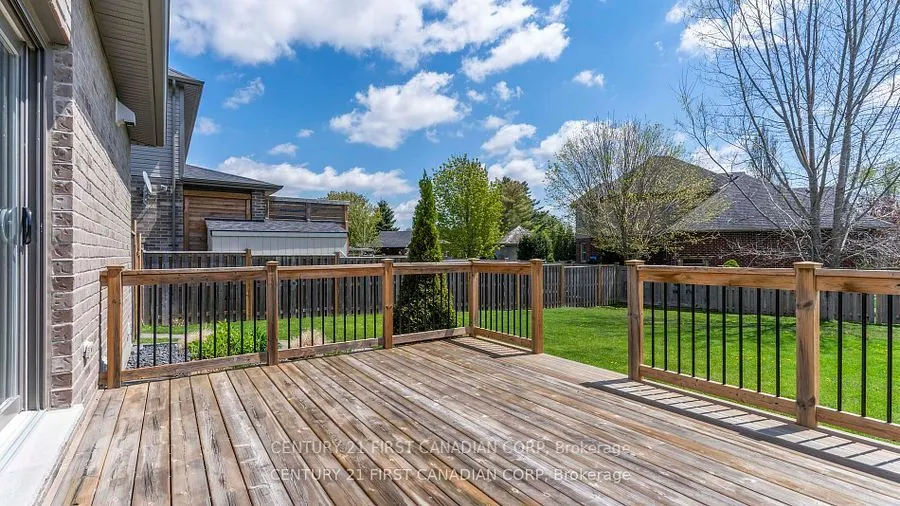 102 Caverhill Crescent