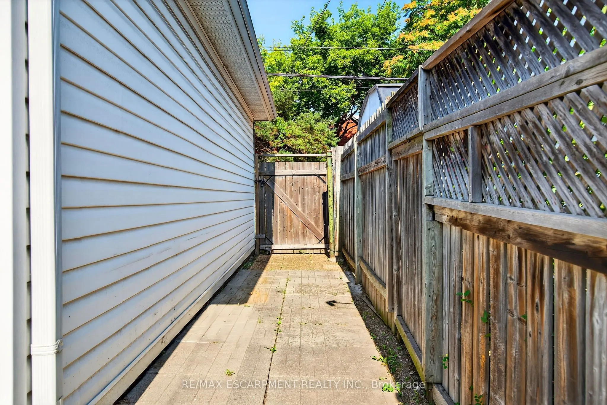 231 EMERALD Street N