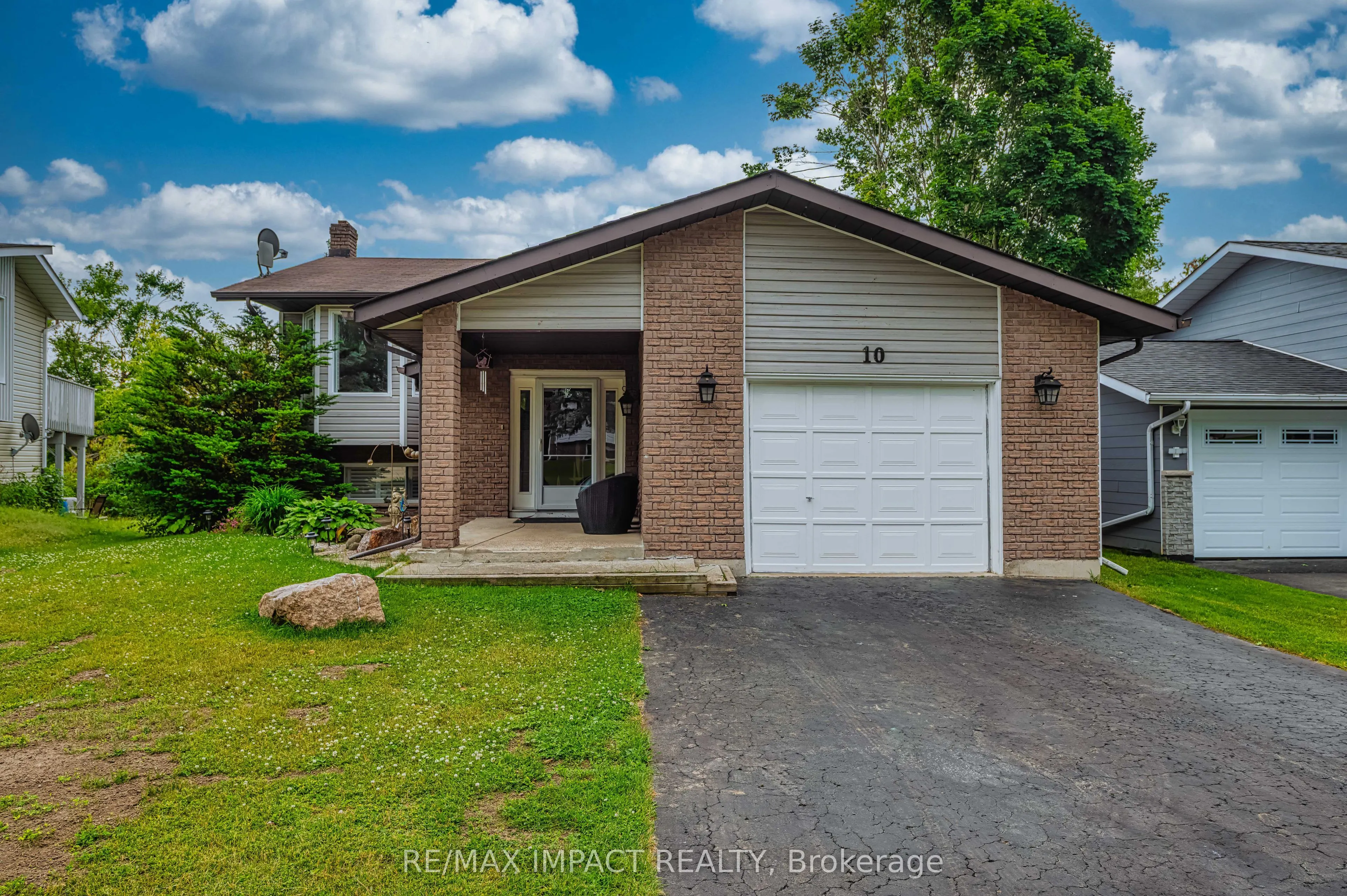 10 Cedartree Lane