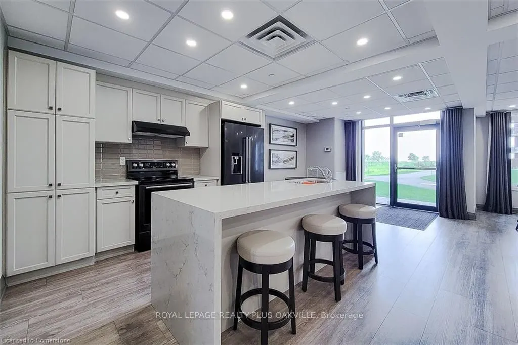 101 Shoreview Place, #329