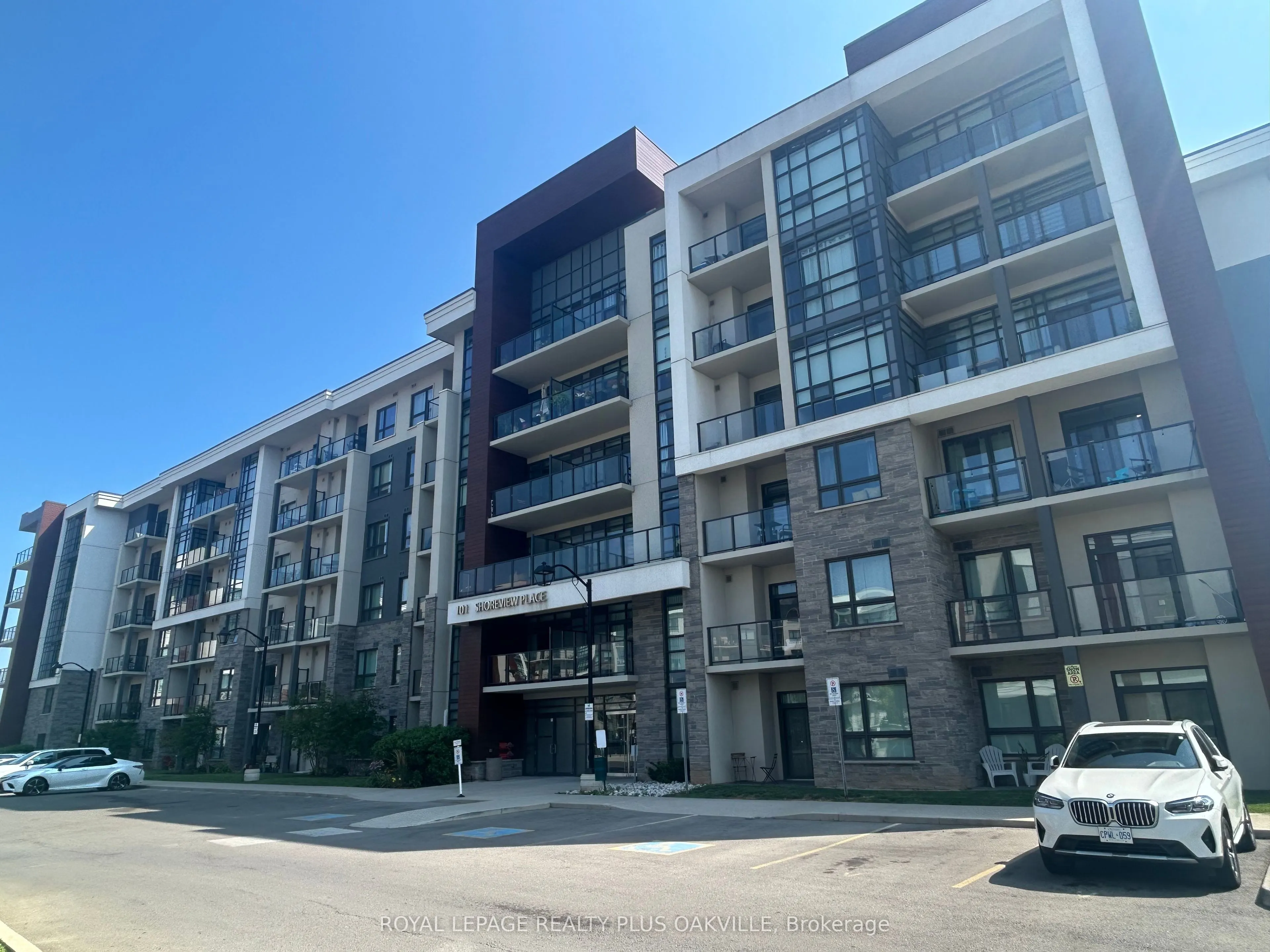 101 Shoreview Place, #329
