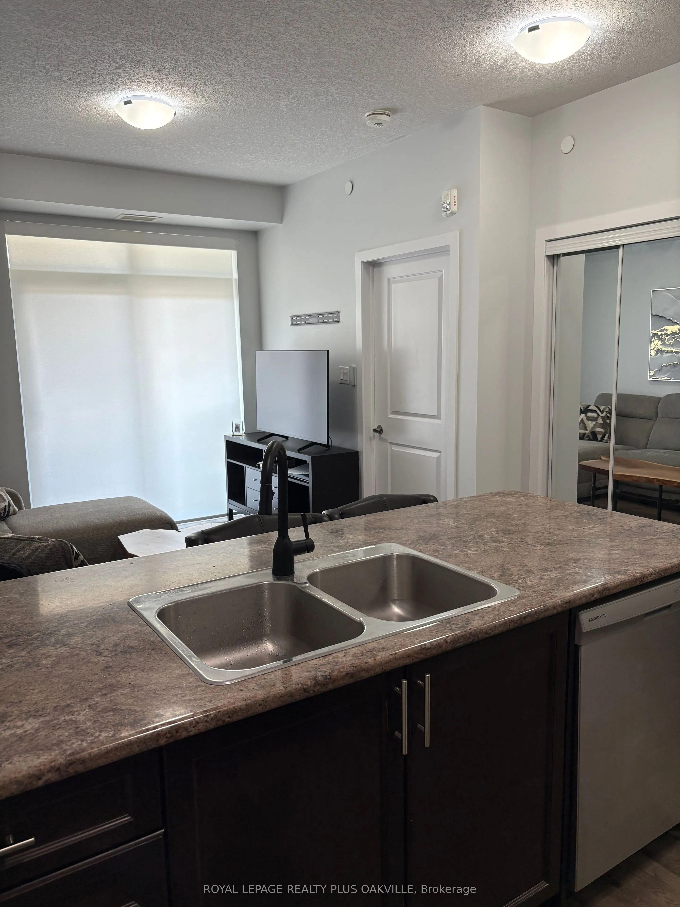 101 Shoreview Place, #329