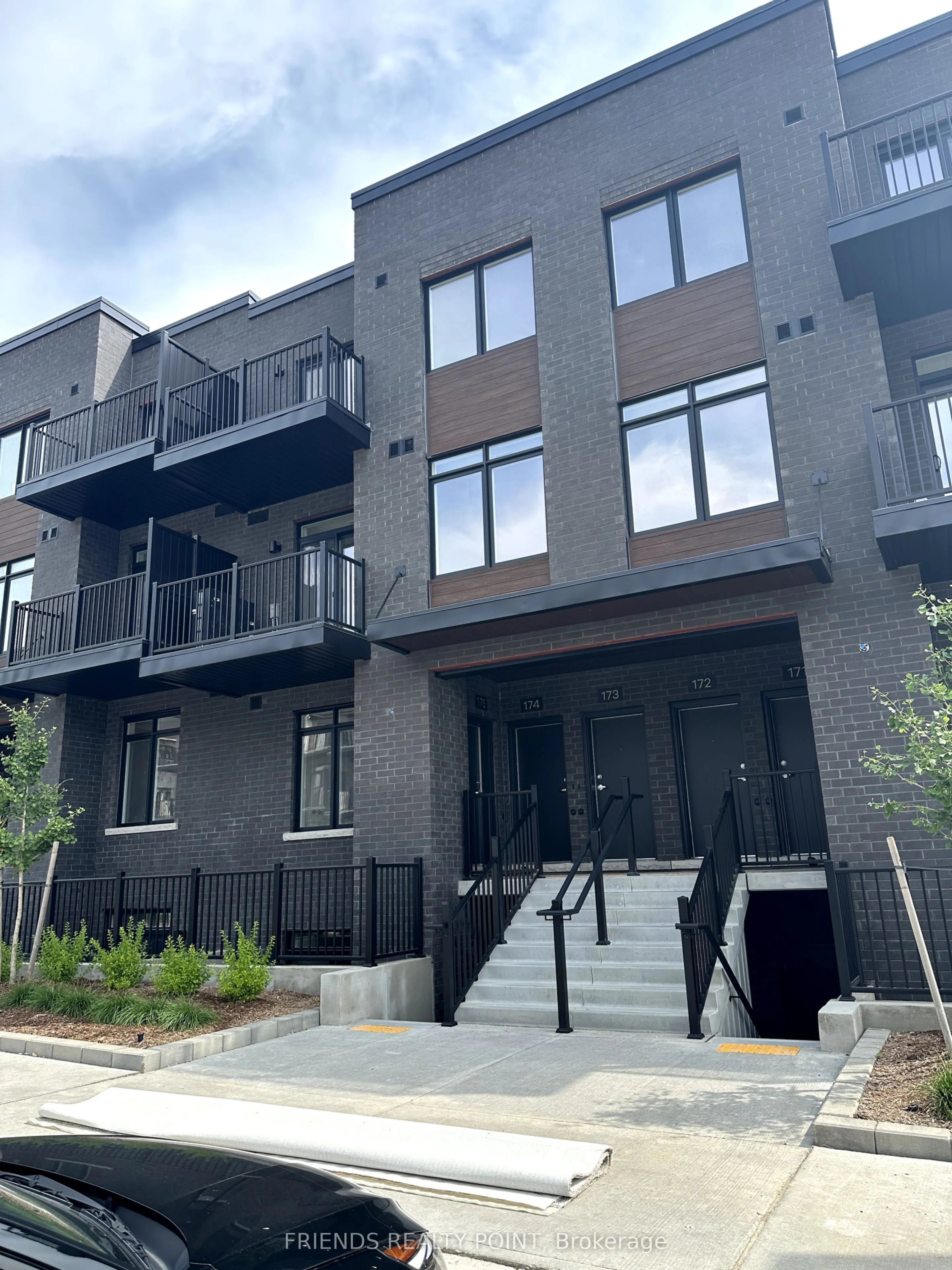 824 Woolwich Street, #175