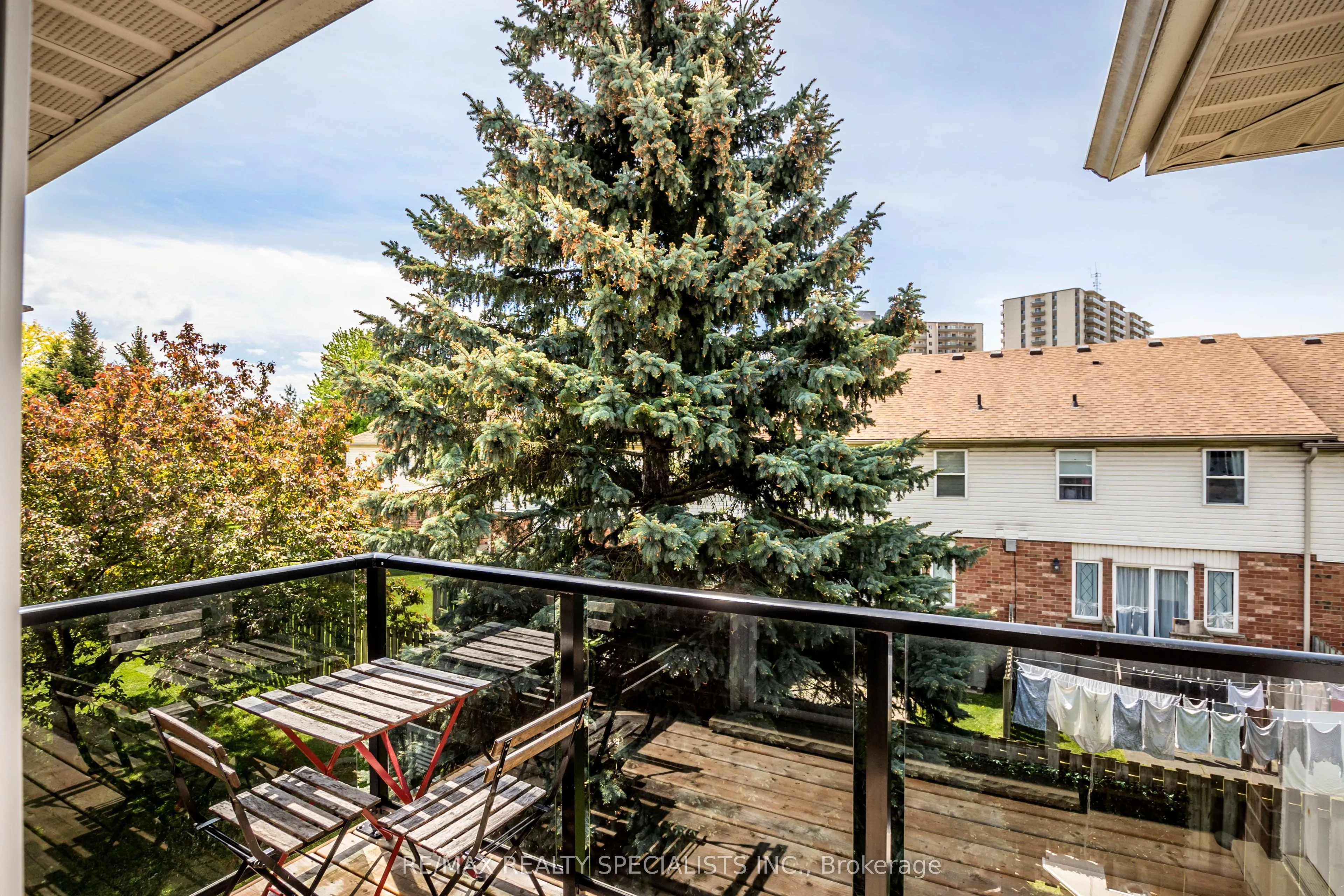 565 Greenfield Avenue, #410