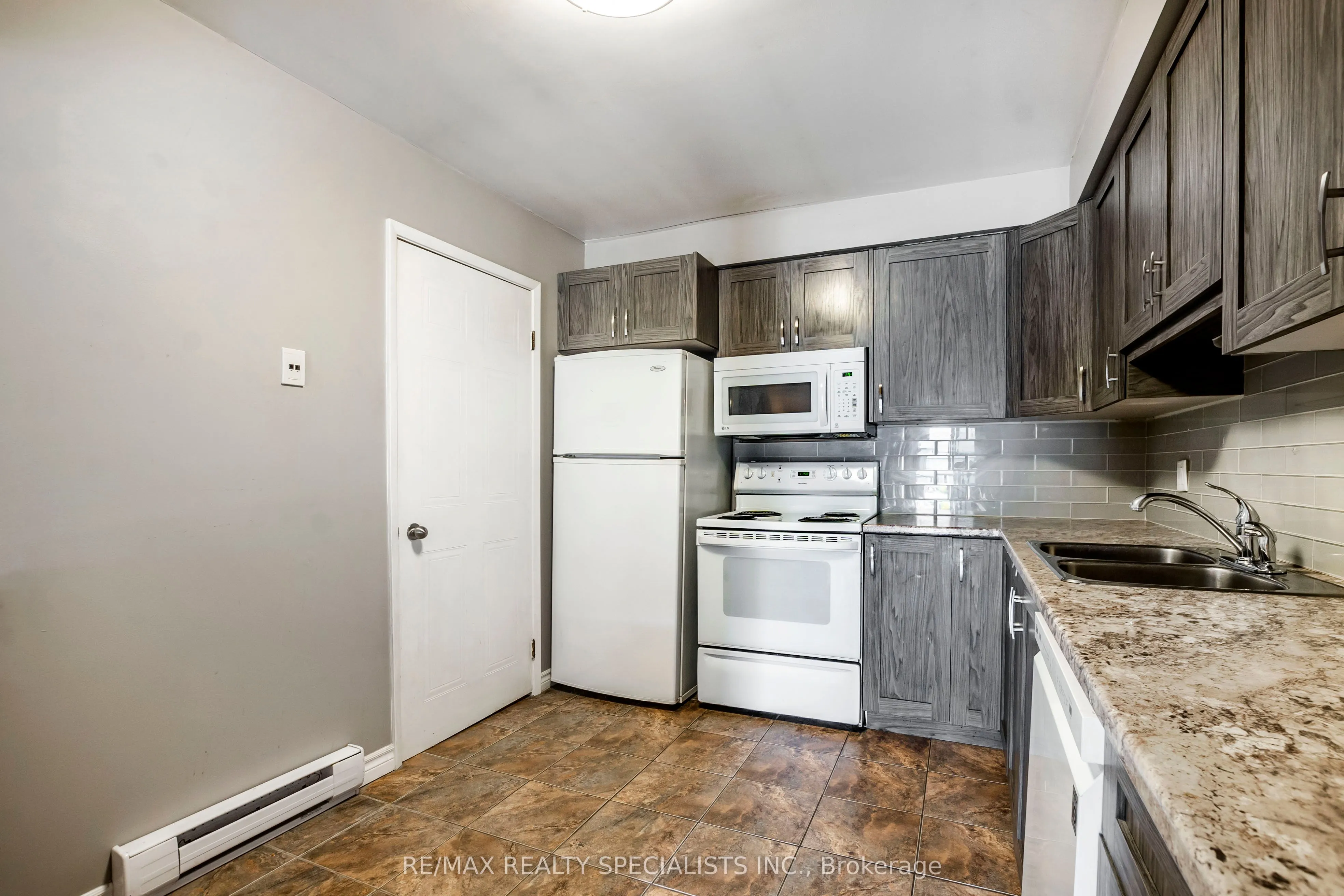 565 Greenfield Avenue, #410