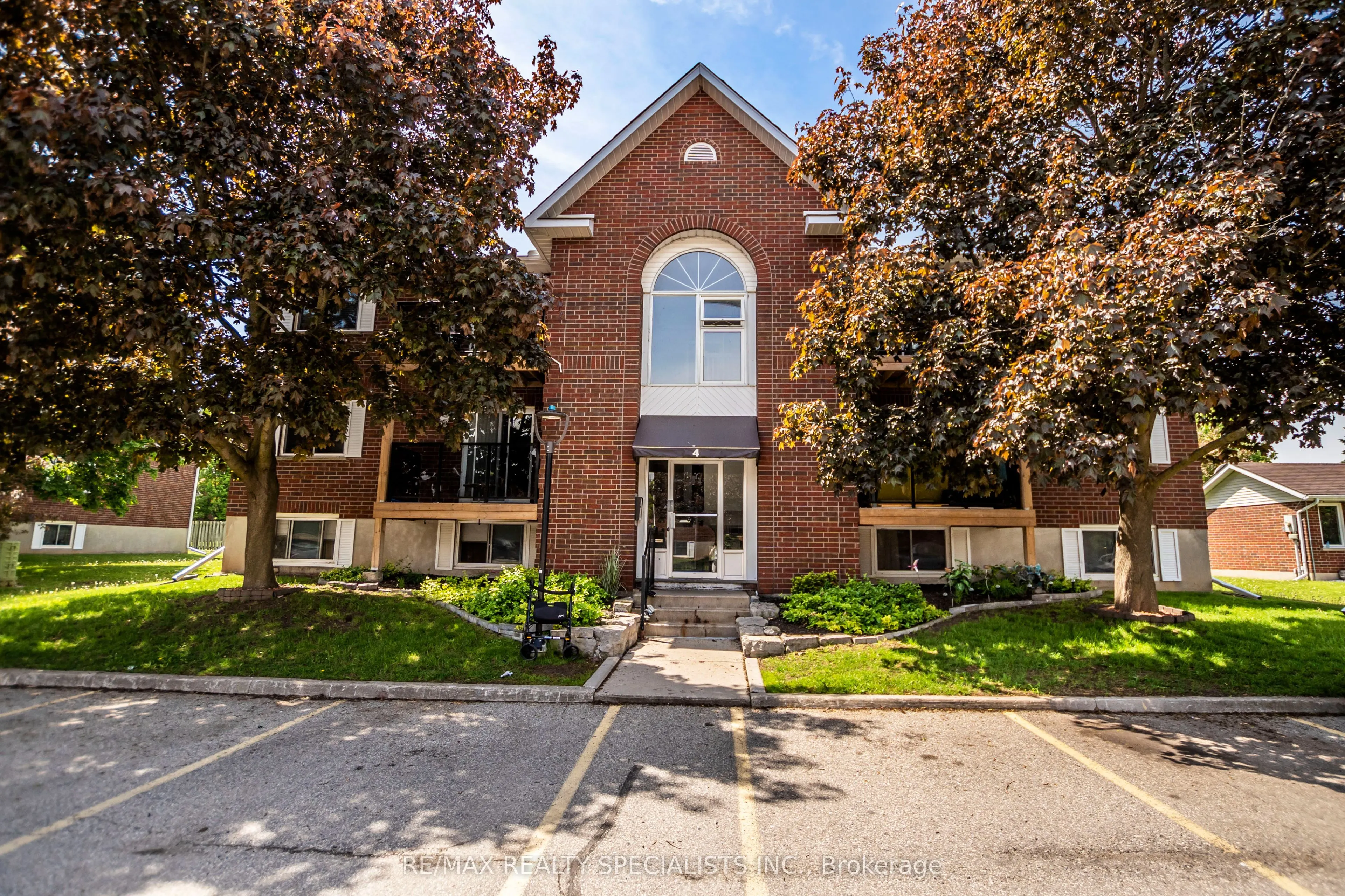 565 Greenfield Avenue, #410