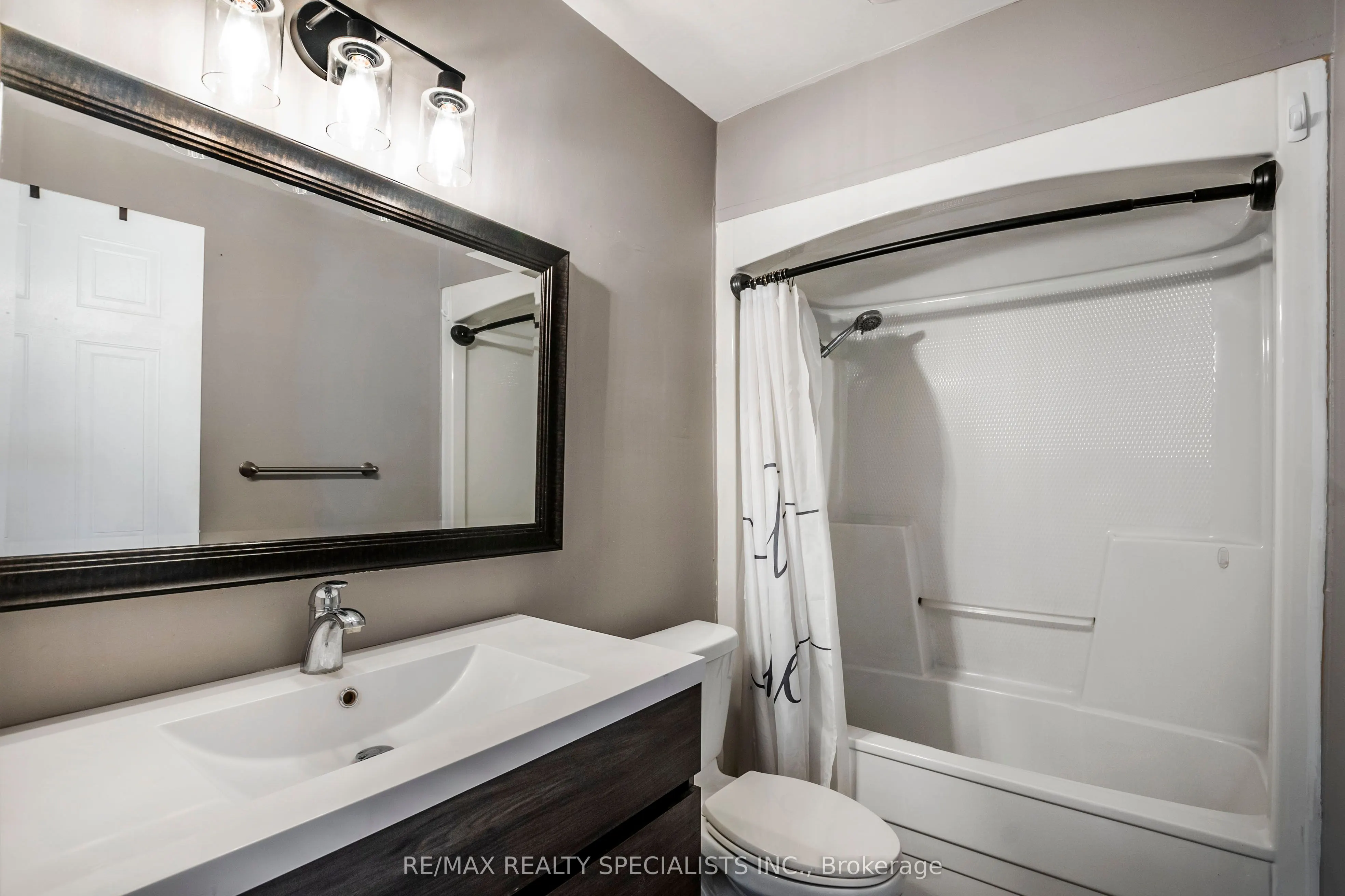 565 Greenfield Avenue, #410