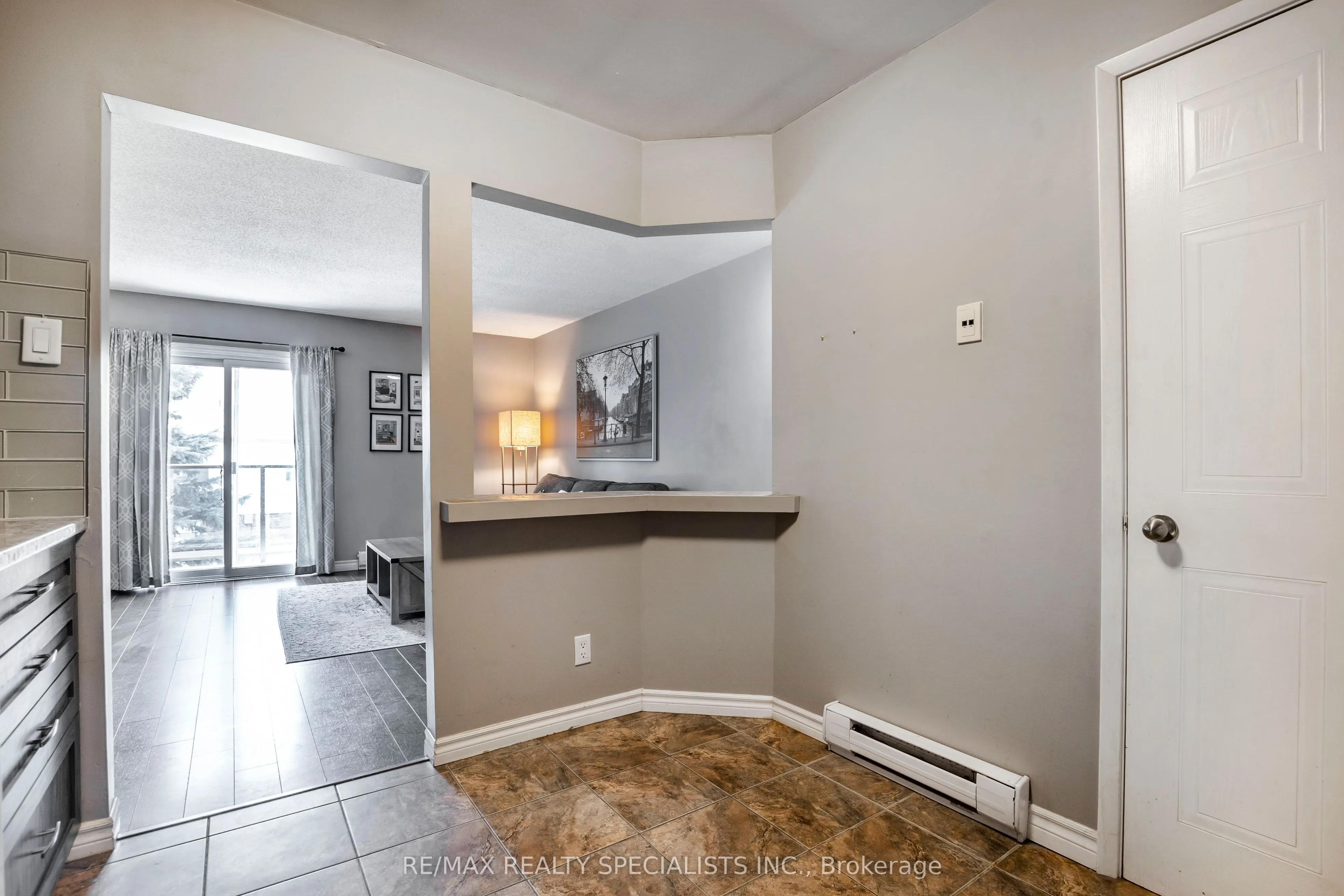 565 Greenfield Avenue, #410