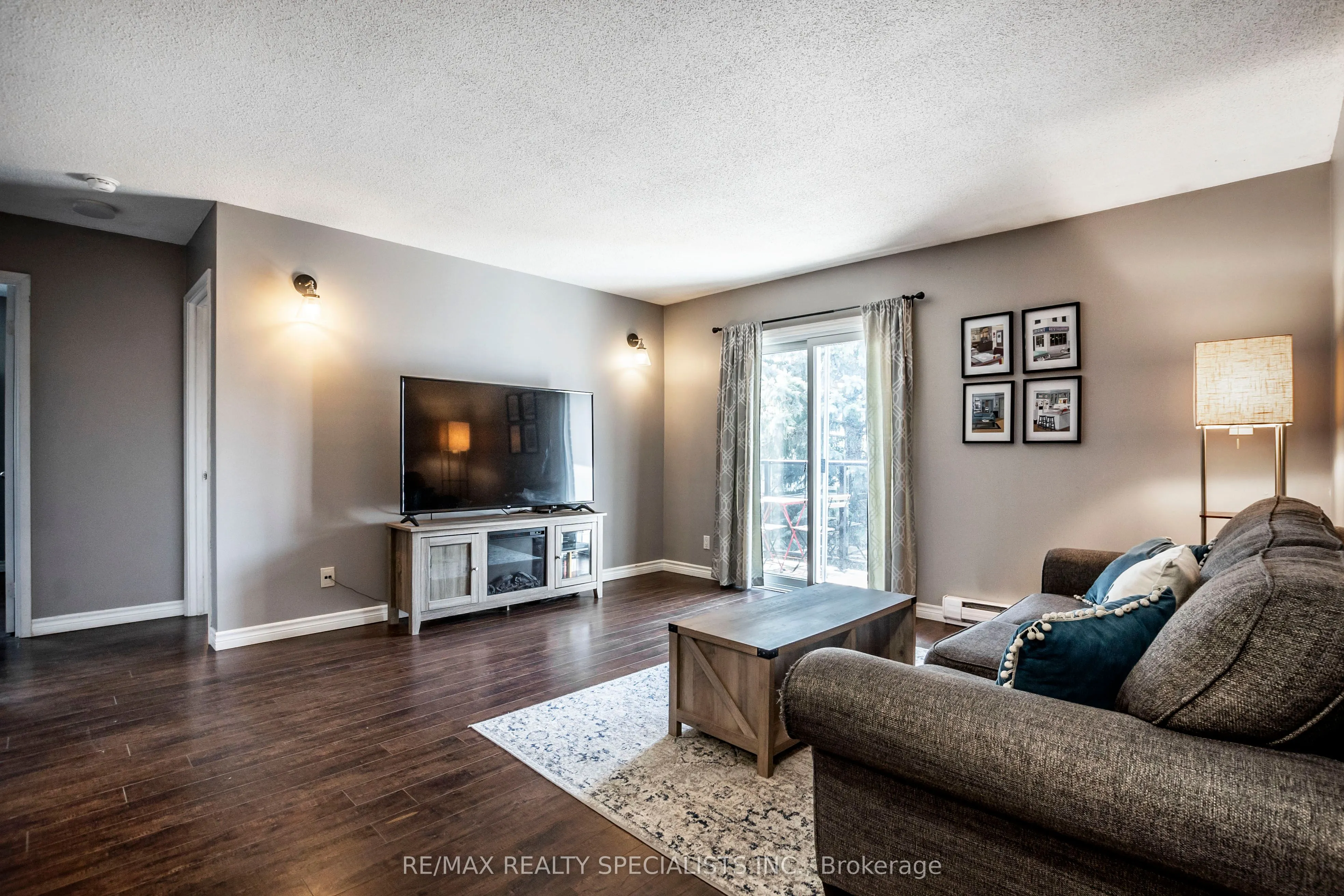 565 Greenfield Avenue, #410
