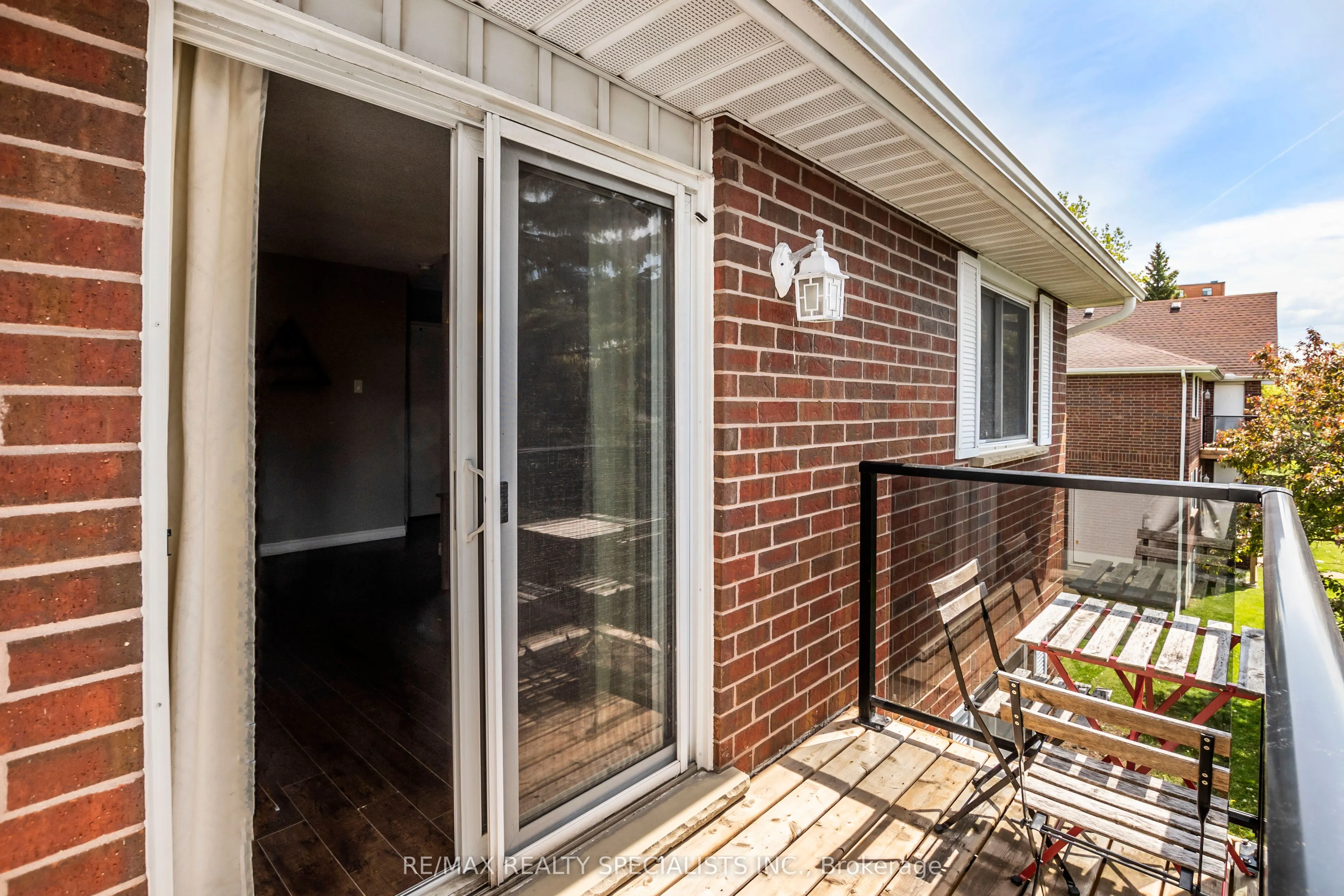 565 Greenfield Avenue, #410