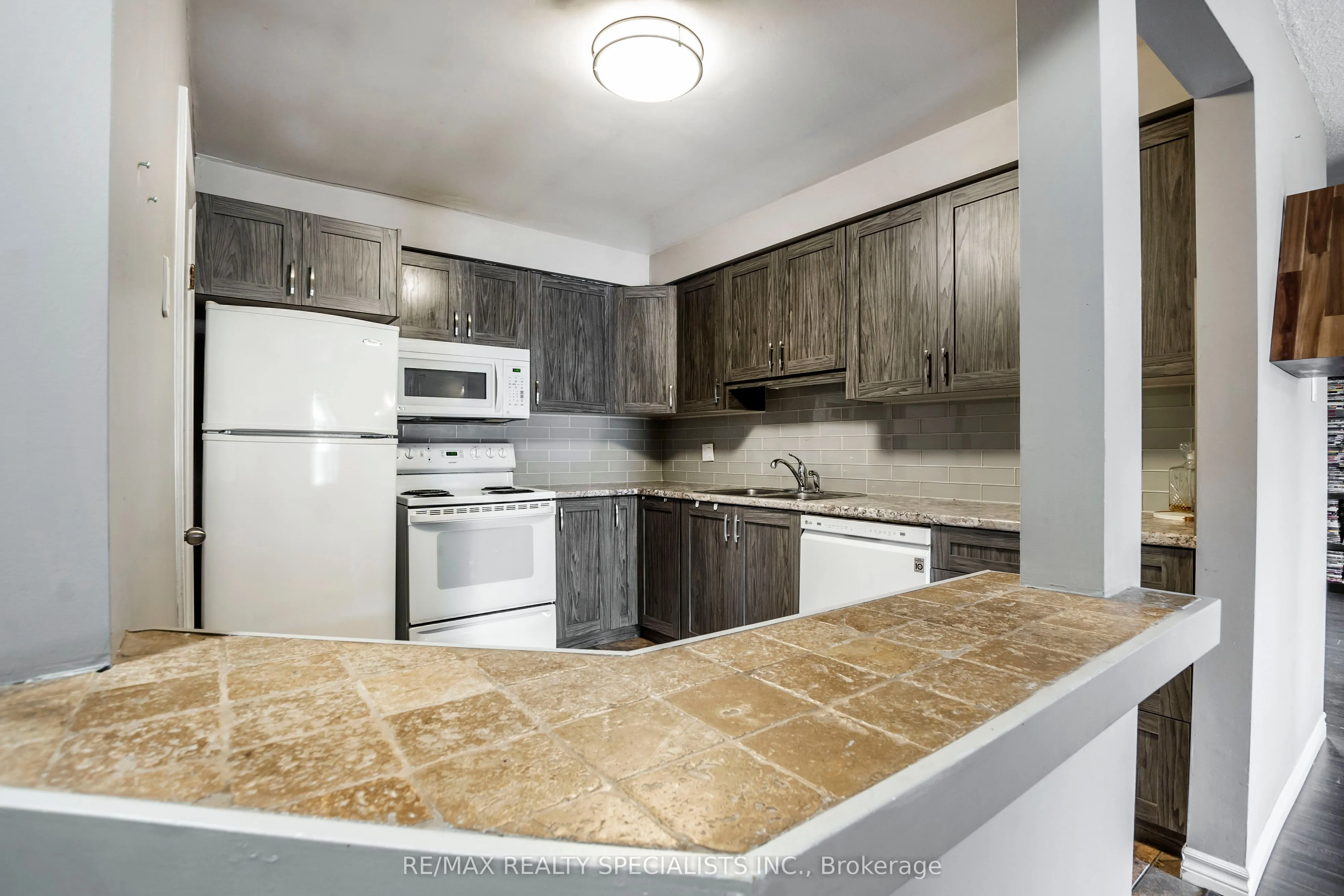 565 Greenfield Avenue, #410