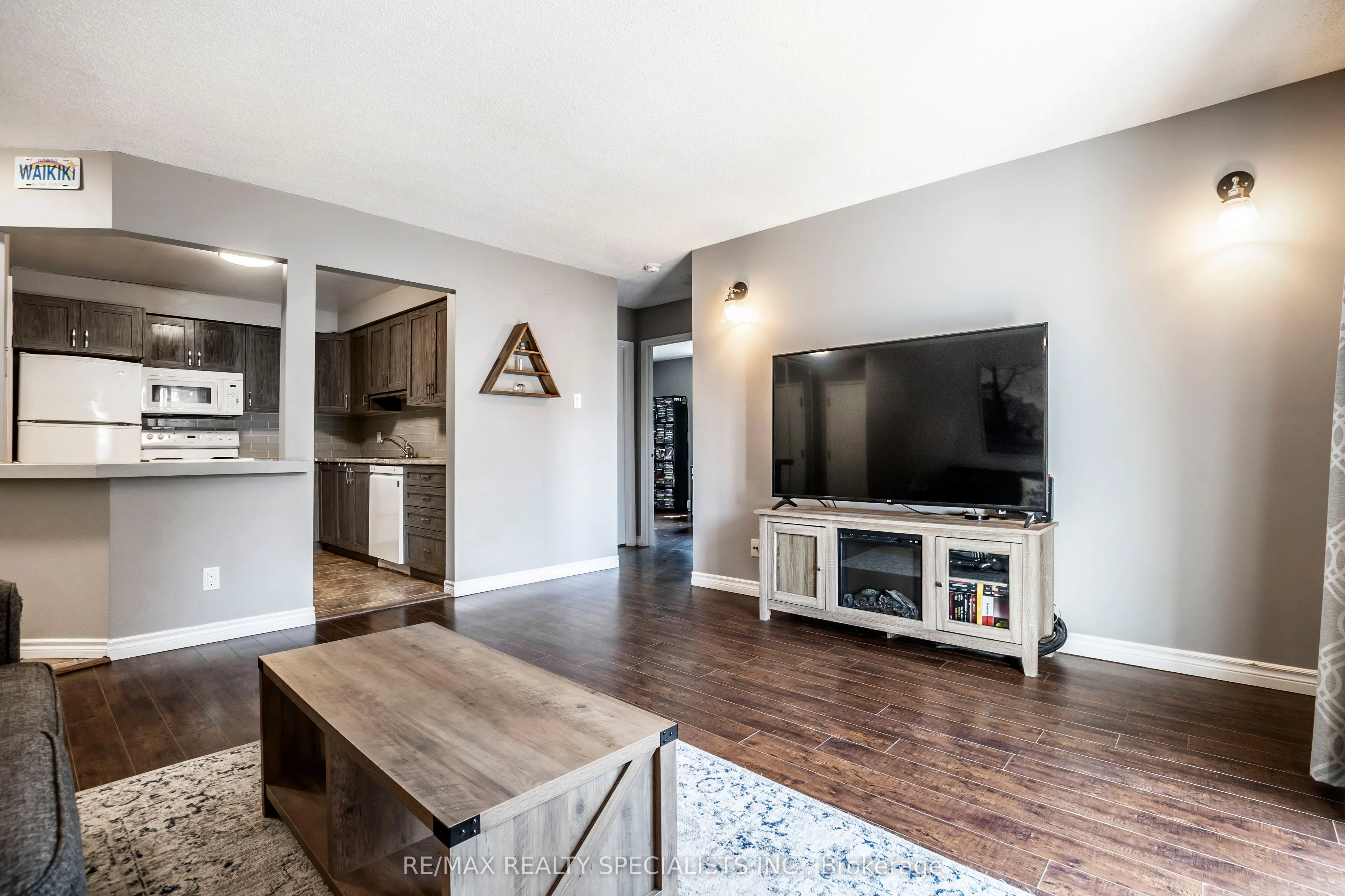 565 Greenfield Avenue, #410