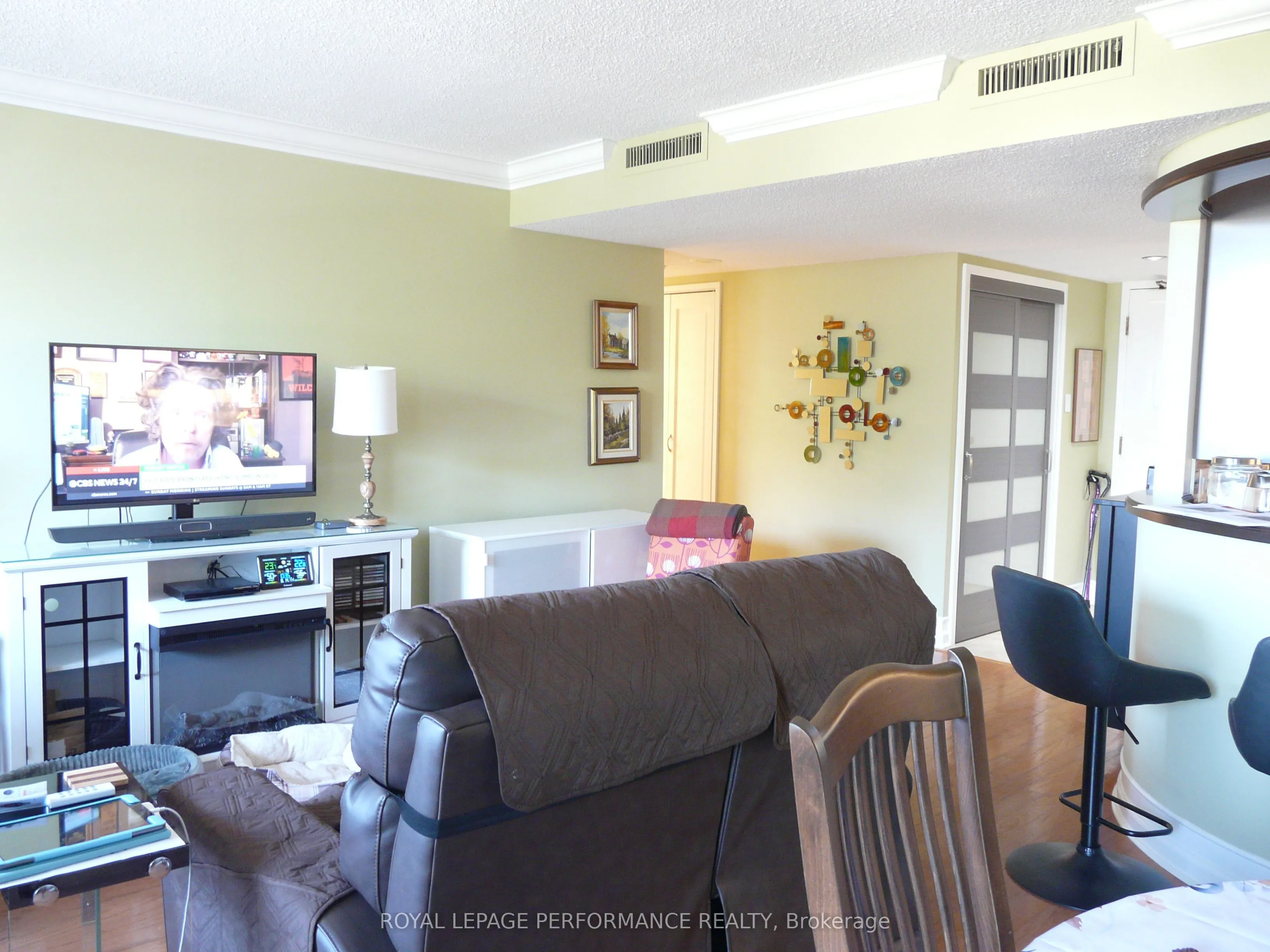 200 Lafontaine Avenue, #404